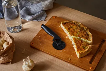 Functional Form 披萨切割器 - 黑色 - Fiskars