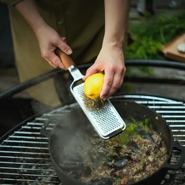 Norden 细擦丝器 - 不锈钢_桦木 - Fiskars
