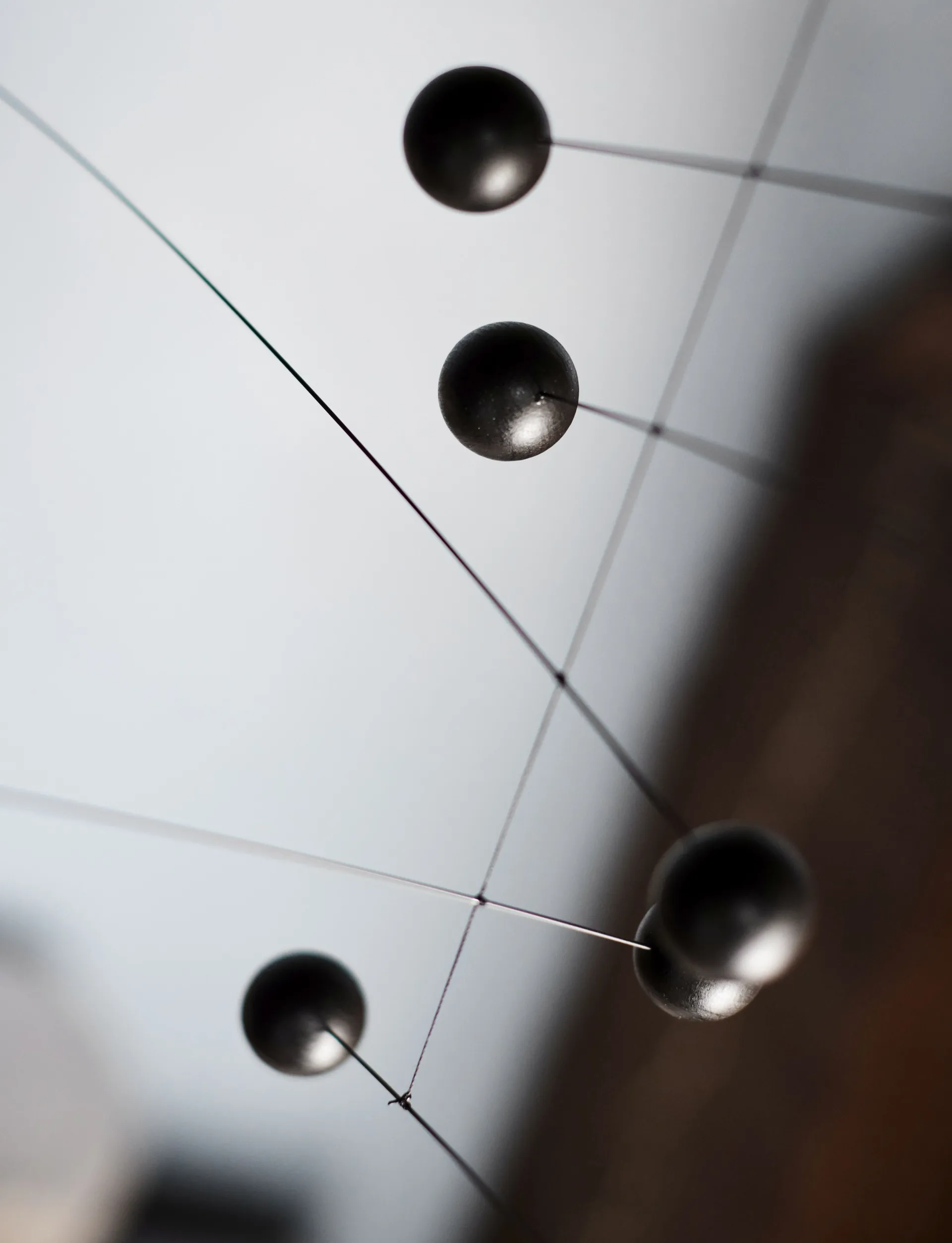 Futura 平衡挂件 mobile, 黑色-红色 Flensted Mobiles