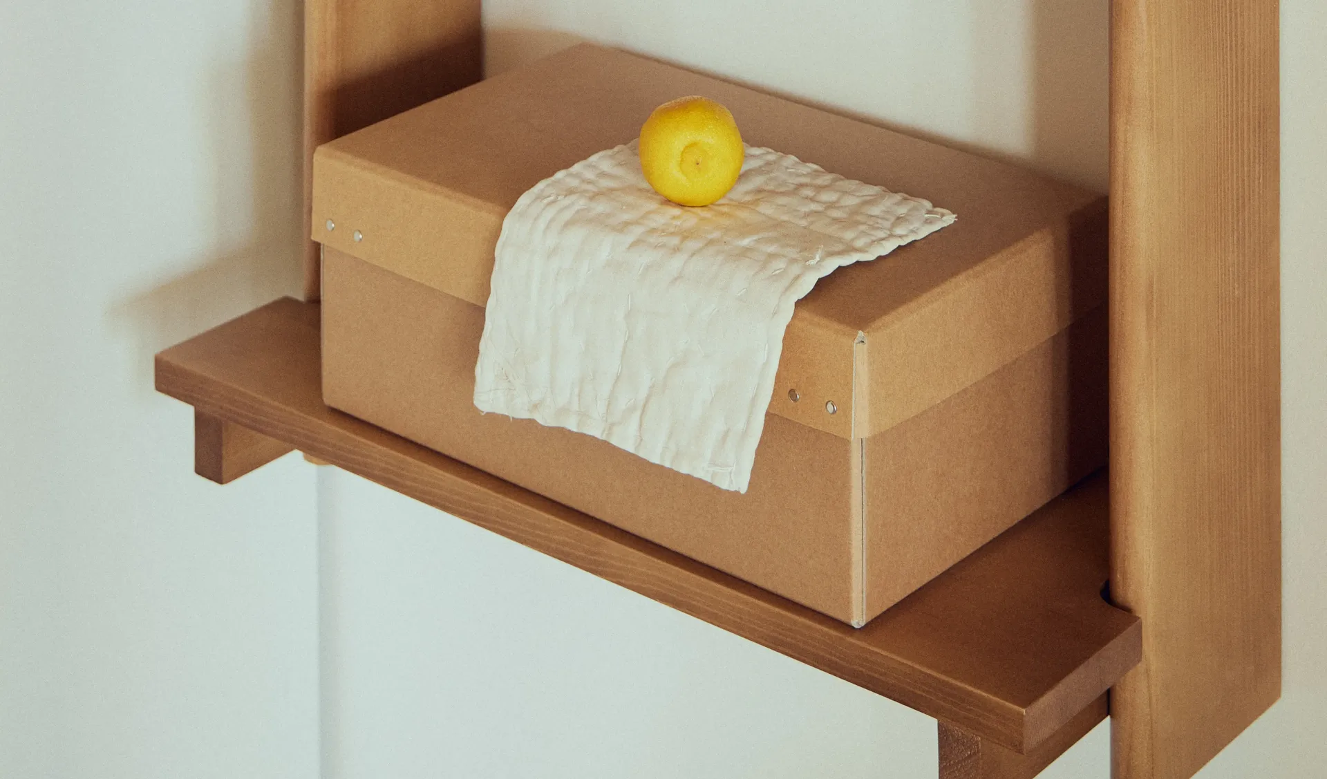 Beam 横梁 墙上置物架, 深棕色松木_60x90.5x25cm Form & Refine