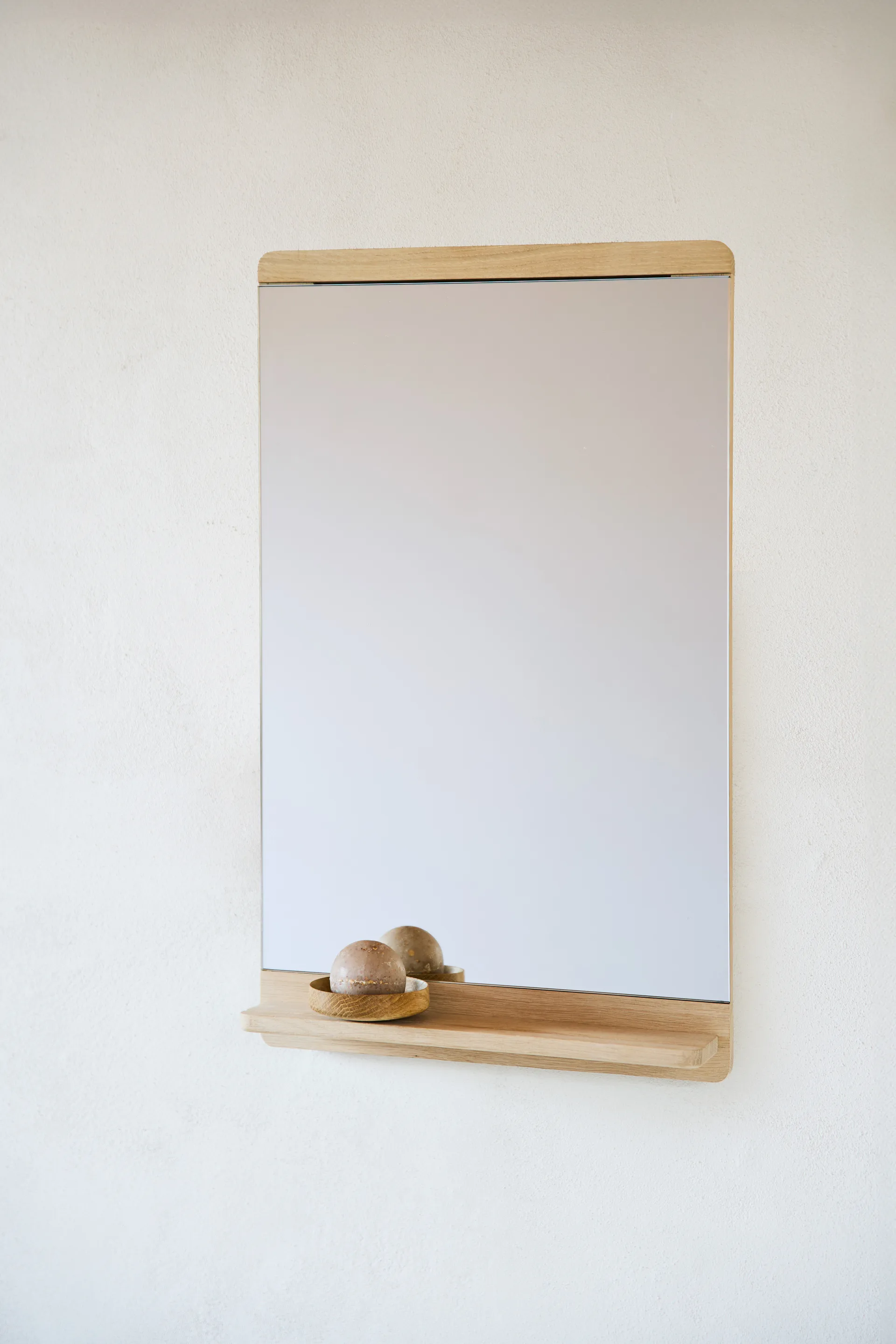 Rim 墙面镜 40x68 cm, 白色 自然木色 Form & Refine