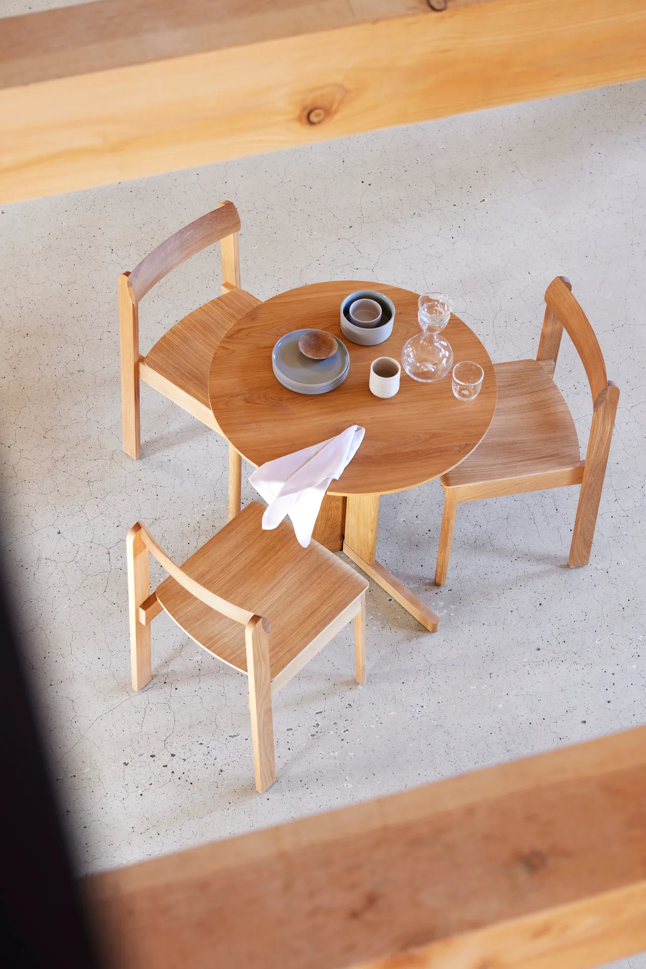 Trefoil 餐桌 Ø75cm, 橡木 Form & Refine