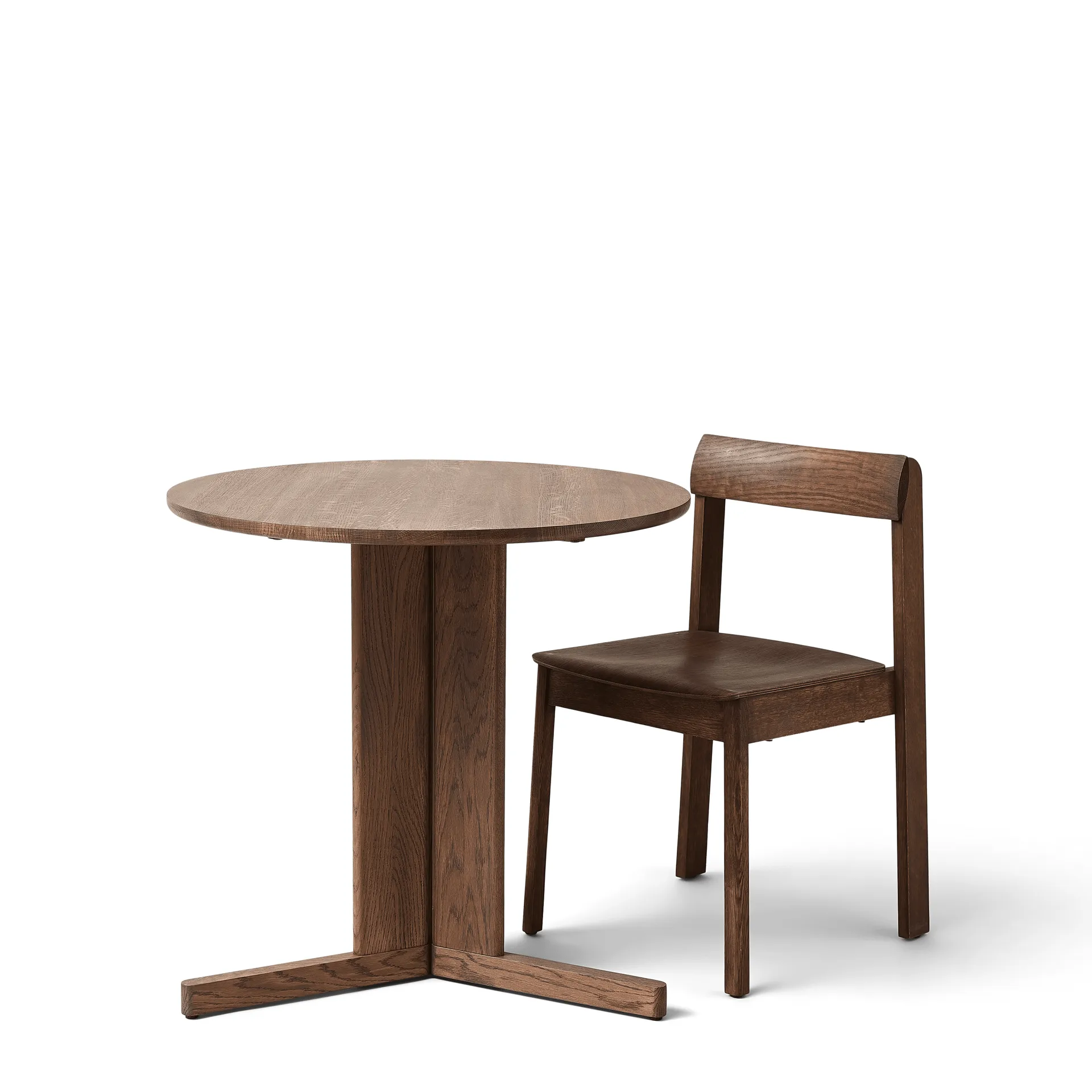 Trefoil 餐桌 Ø75cm, 烟熏橡木 Form & Refine