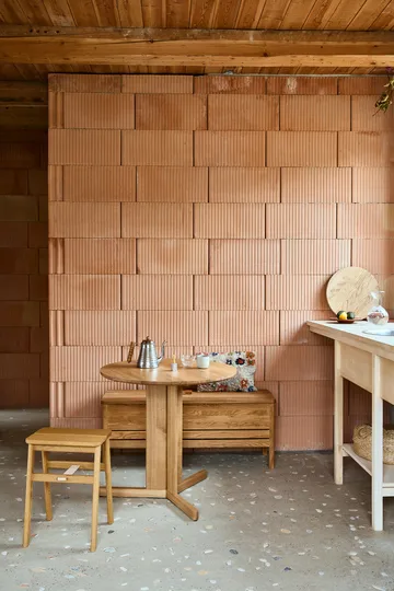 Trefoil 餐桌 Ø90 cm - 自然木色 - Form & Refine