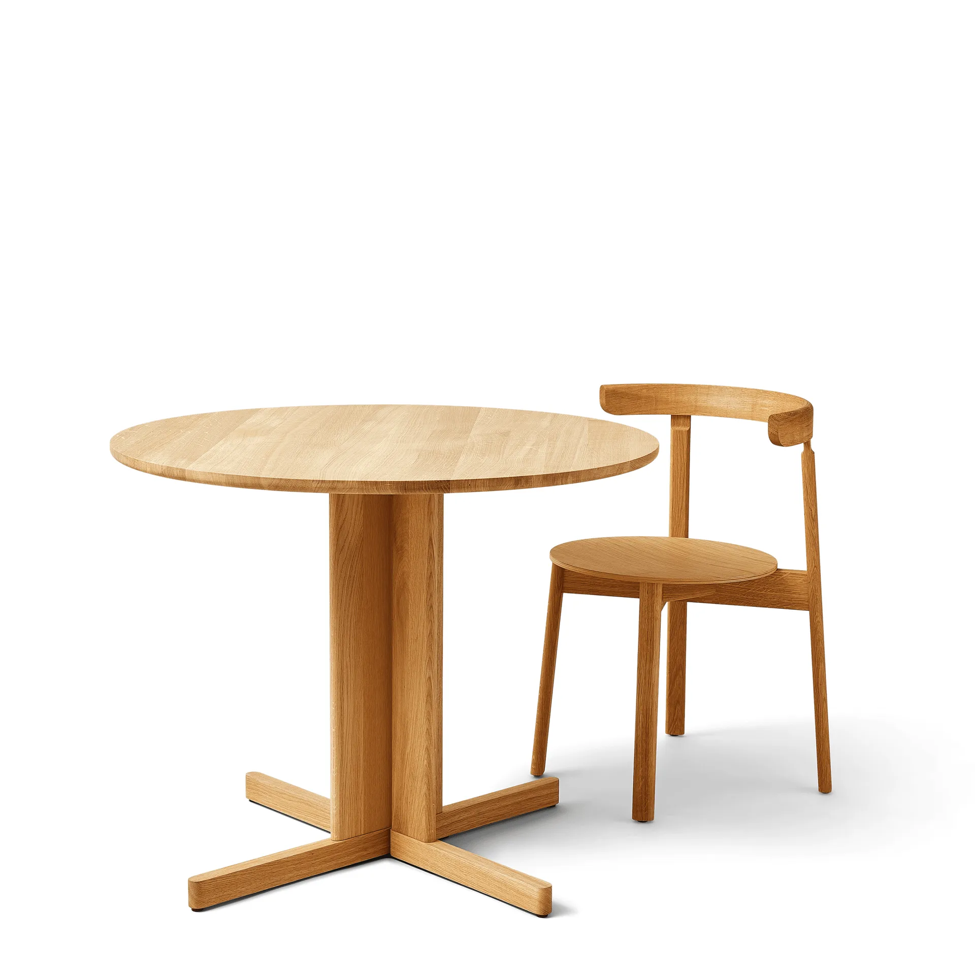 Trefoil 餐桌 Ø90cm, 橡木 Form & Refine