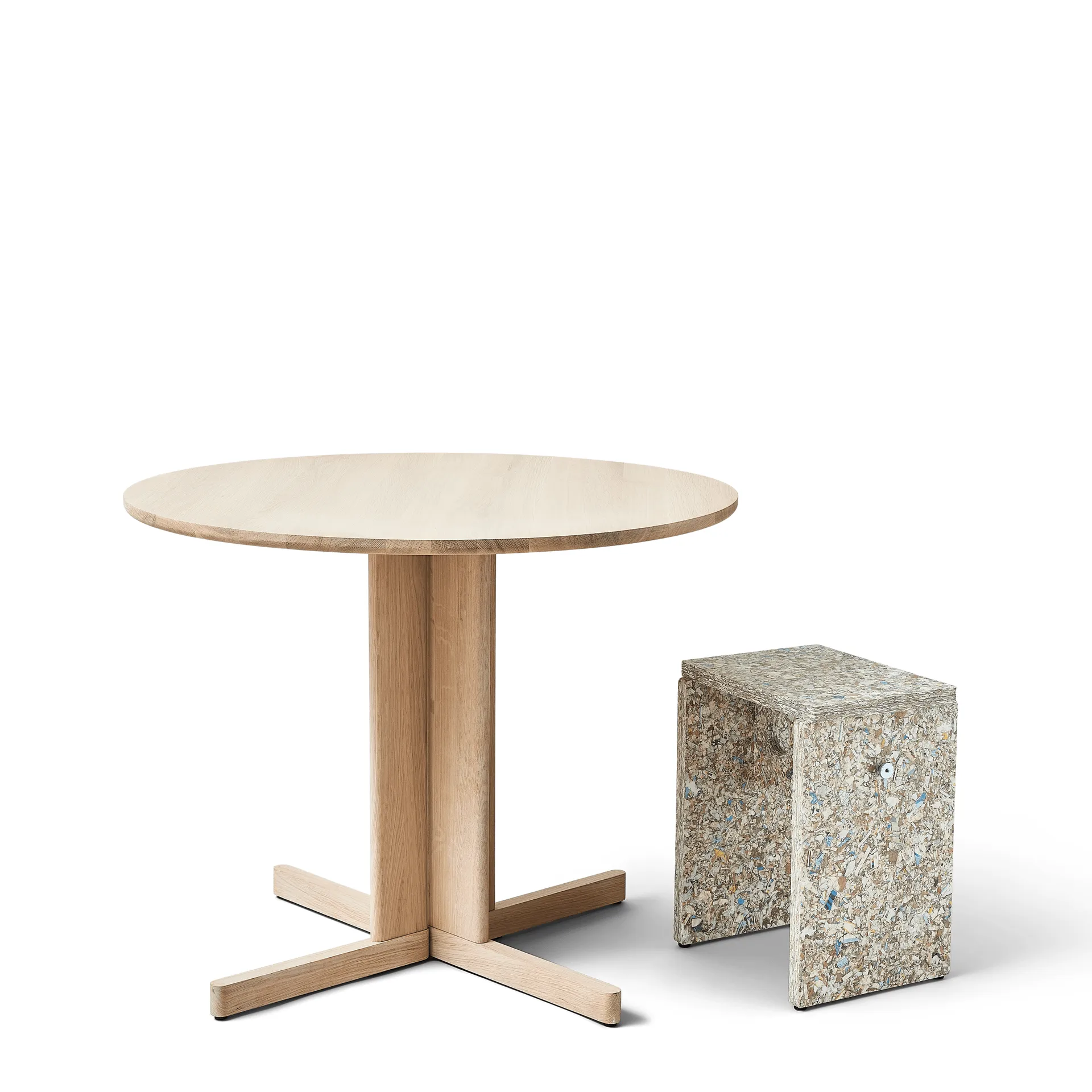 Trefoil 餐桌 Ø90cm, 白橡木 Form & Refine