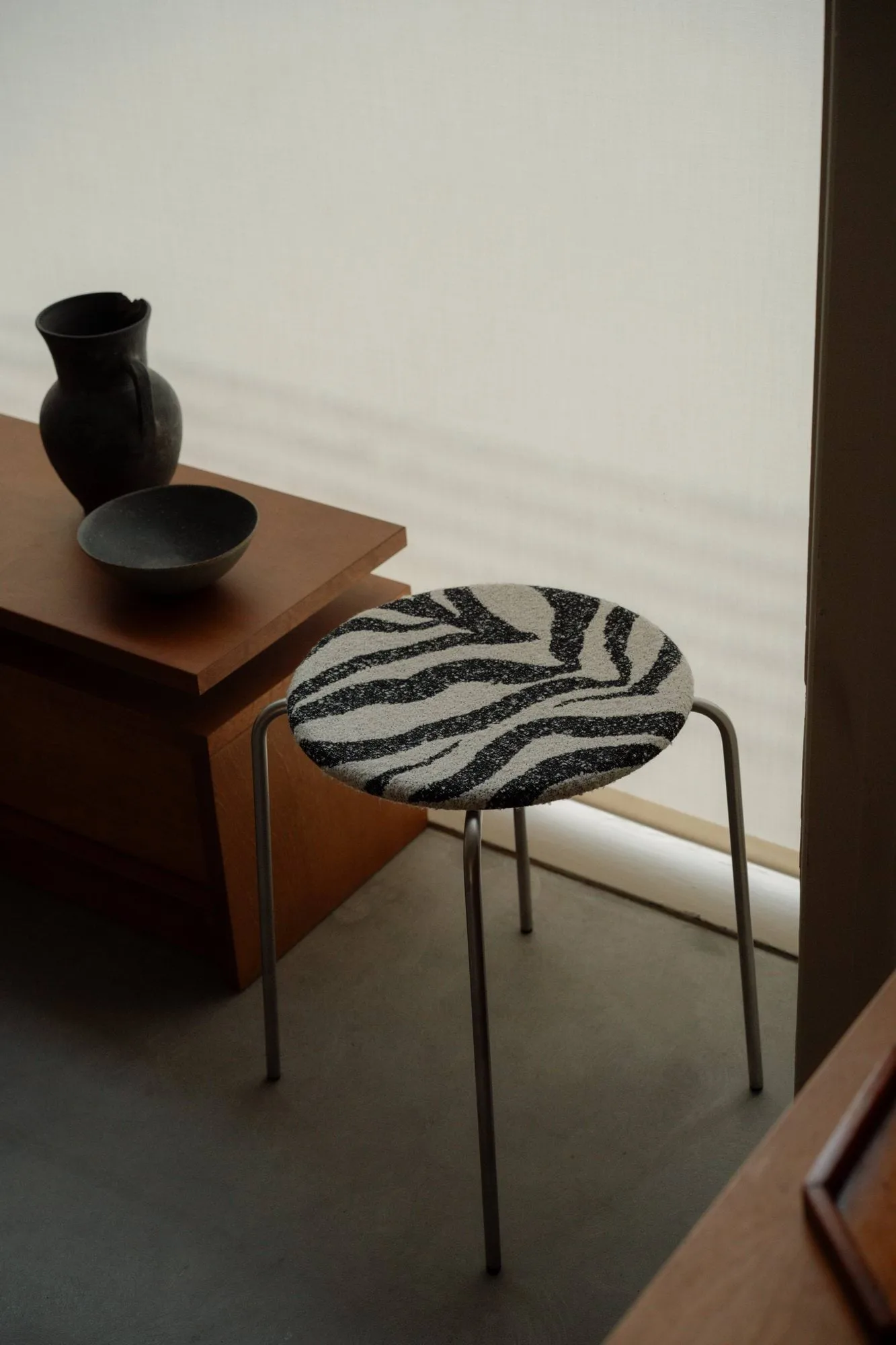 Petit Rond 圆凳, 不锈钢-Zebra 布艺 FRAMA