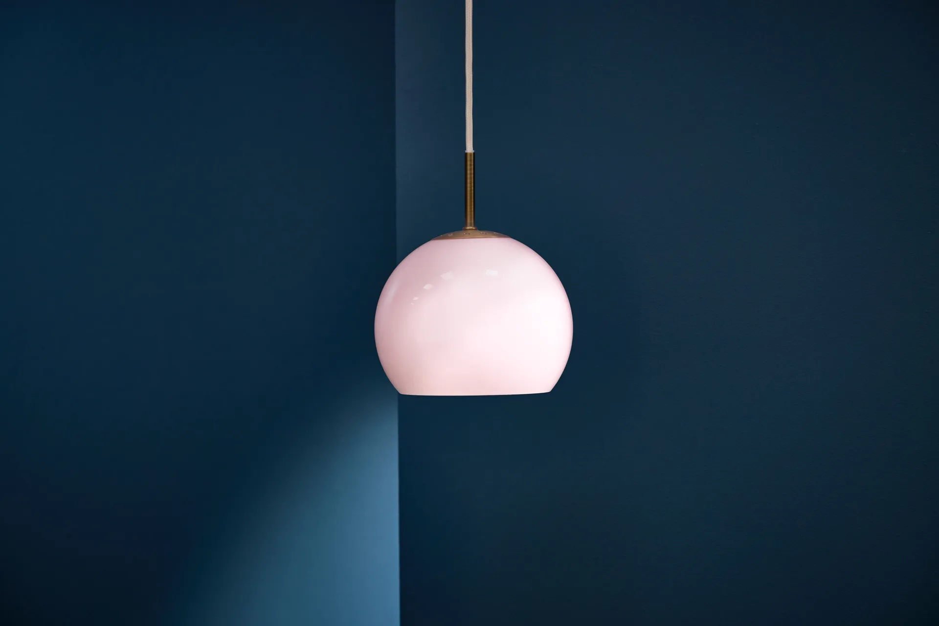 Ball 球形系列 吊灯, 乳白玫瑰色, Ø18 cm Frandsen