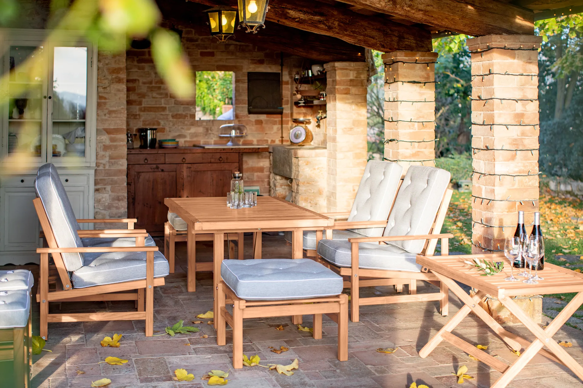 92 ottoman, Redwood Fri Form