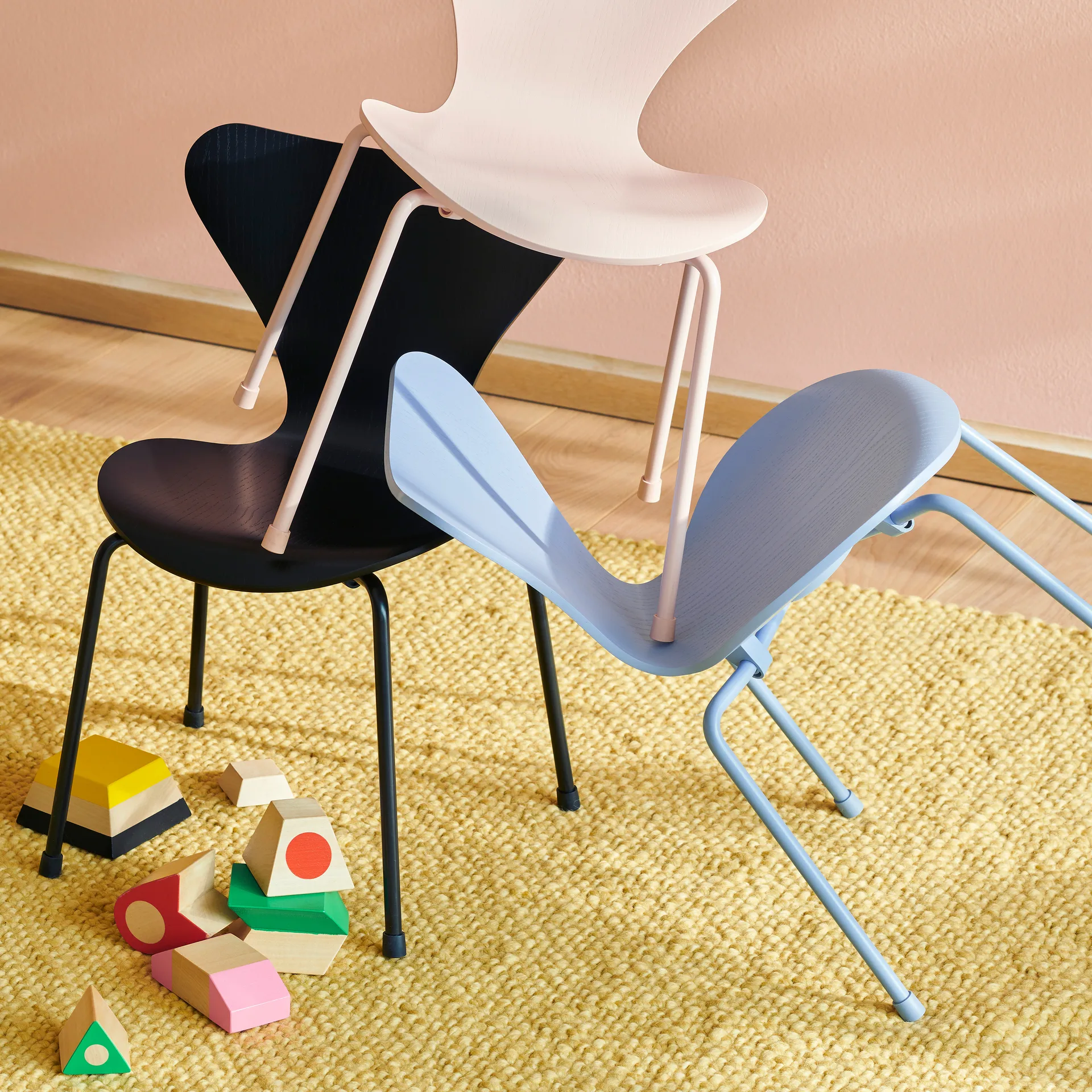 3177 Series 7 儿童椅子, 黑色 Fritz Hansen
