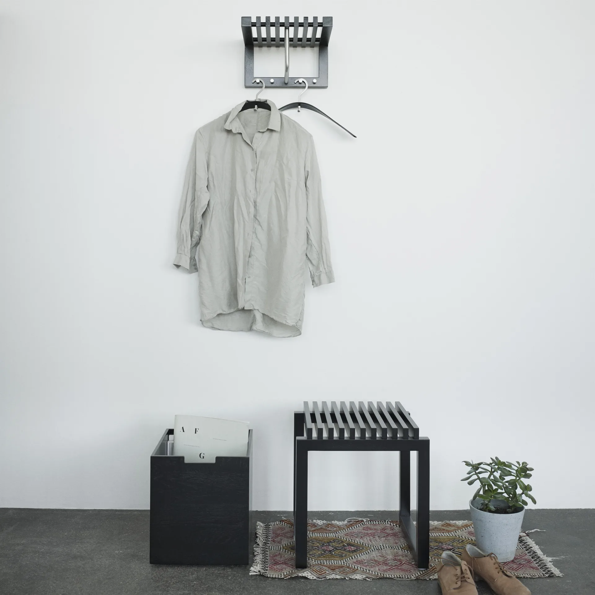 Cutter 北欧风格圆凳坐凳, 黑色喷漆橡木 Fritz Hansen