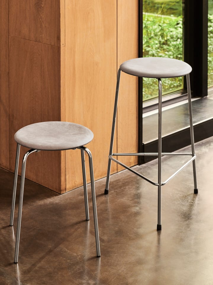 Dot stool leather 凳子, Lava 灰色-chrome Fritz Hansen