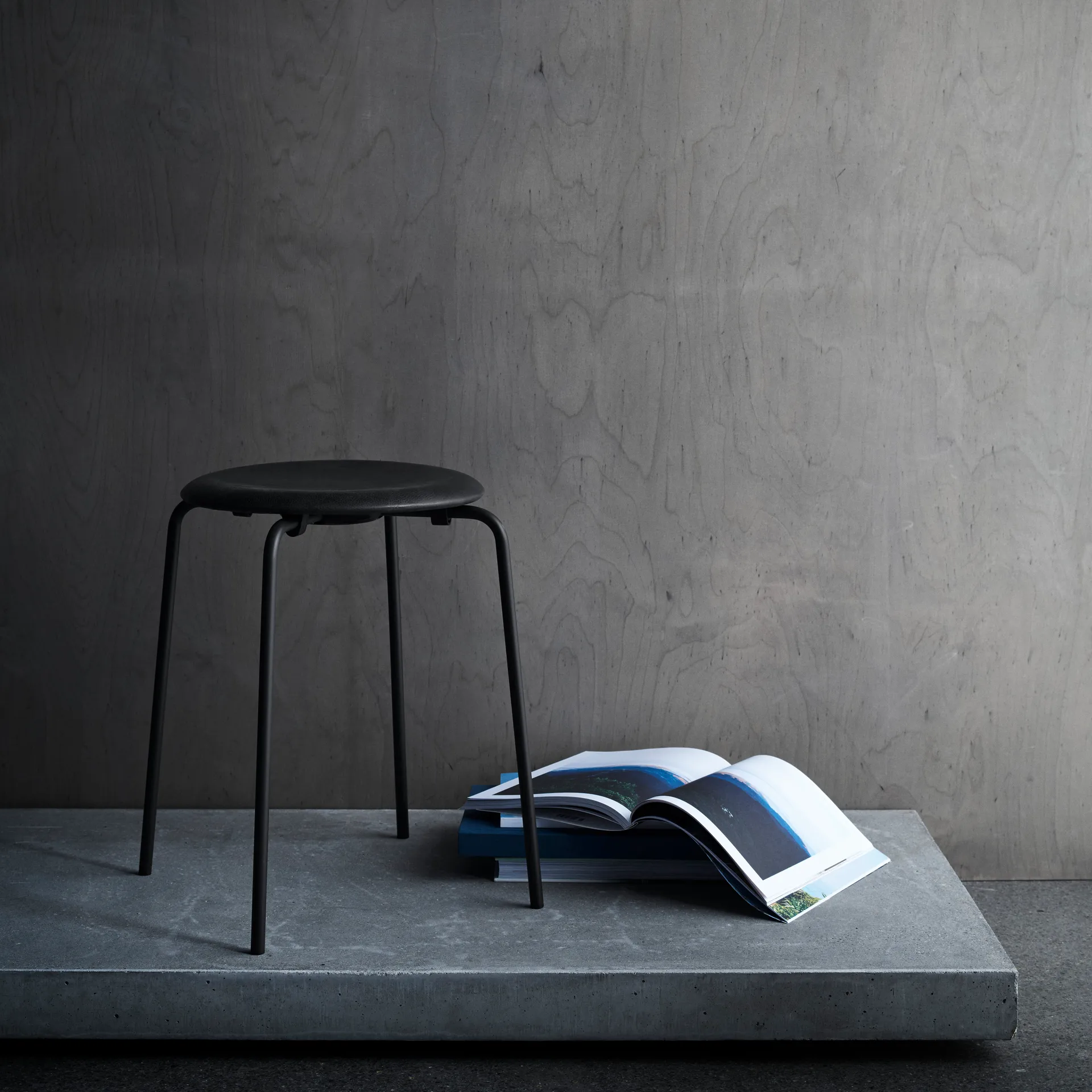 Dot 吧台凳 皮革, 牛仔黑色 Fritz Hansen