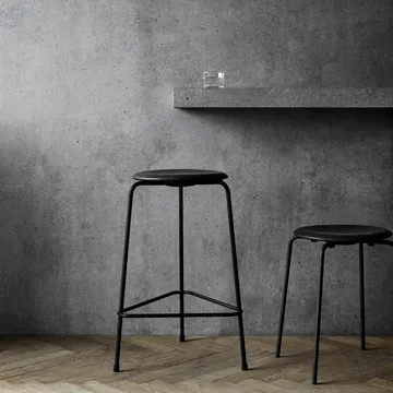 Dot 吧台凳 皮革 - 牛仔黑色 - Fritz Hansen