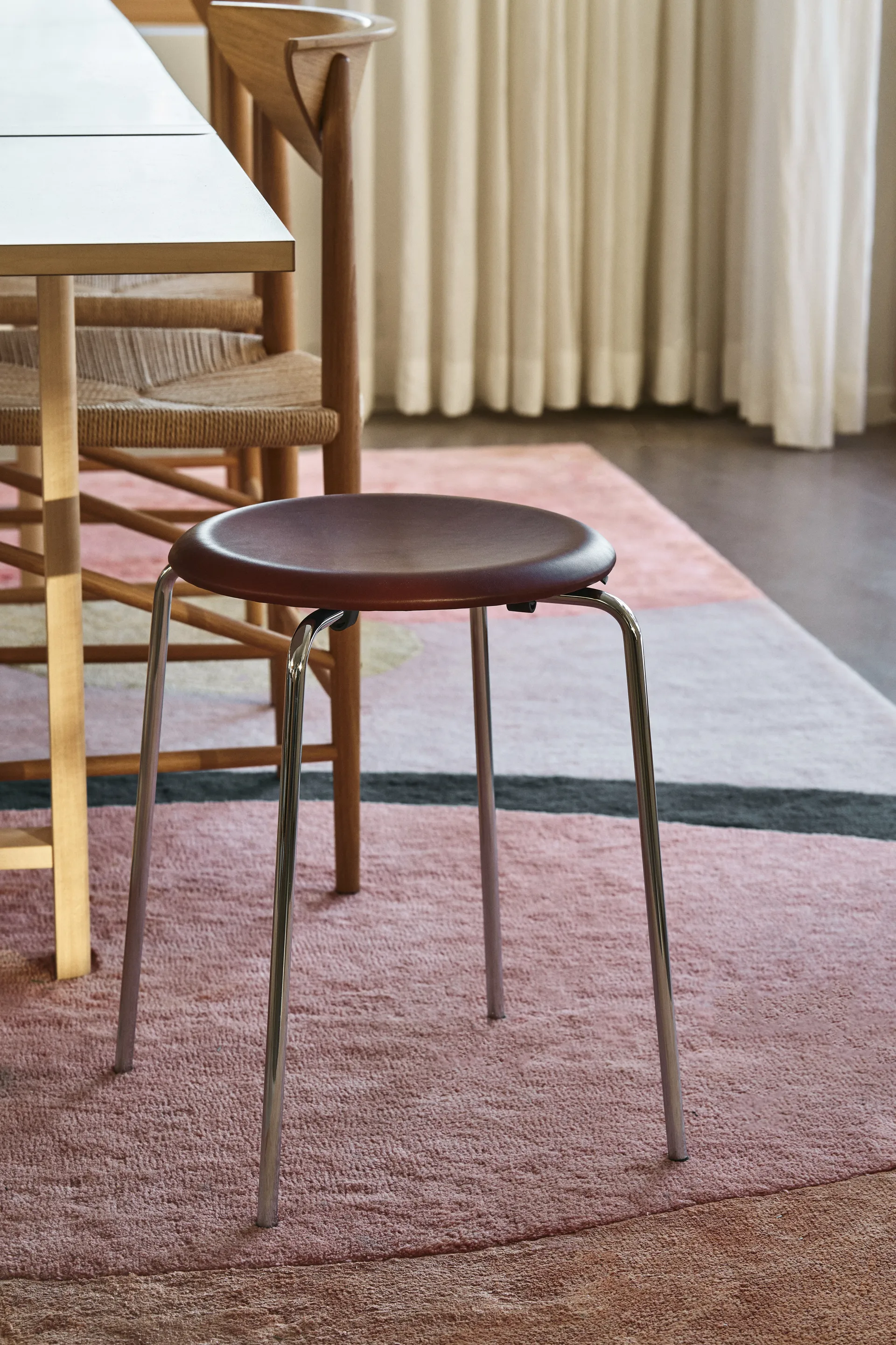 Dot 吧台凳 皮革, 栗色 Fritz Hansen