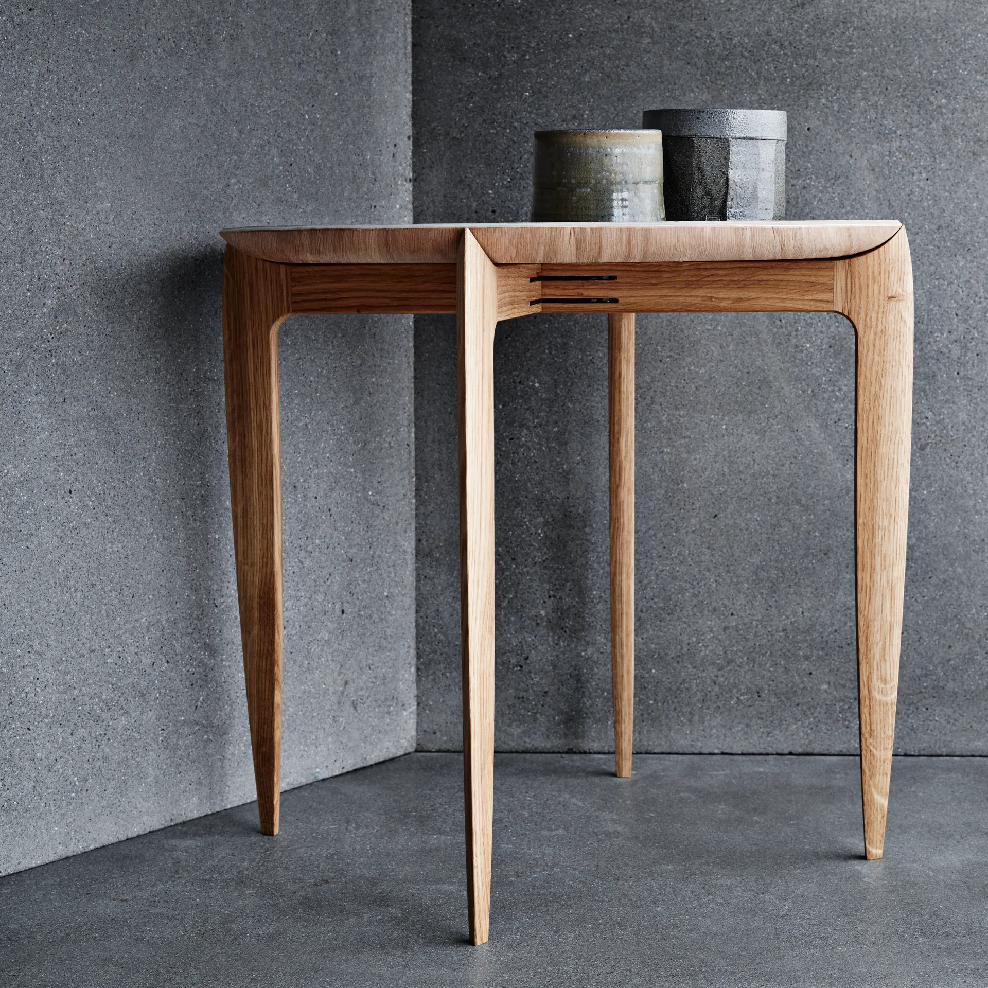 Foldable Tray 桌子 Ø 45 cm, 橡木色 Fritz Hansen