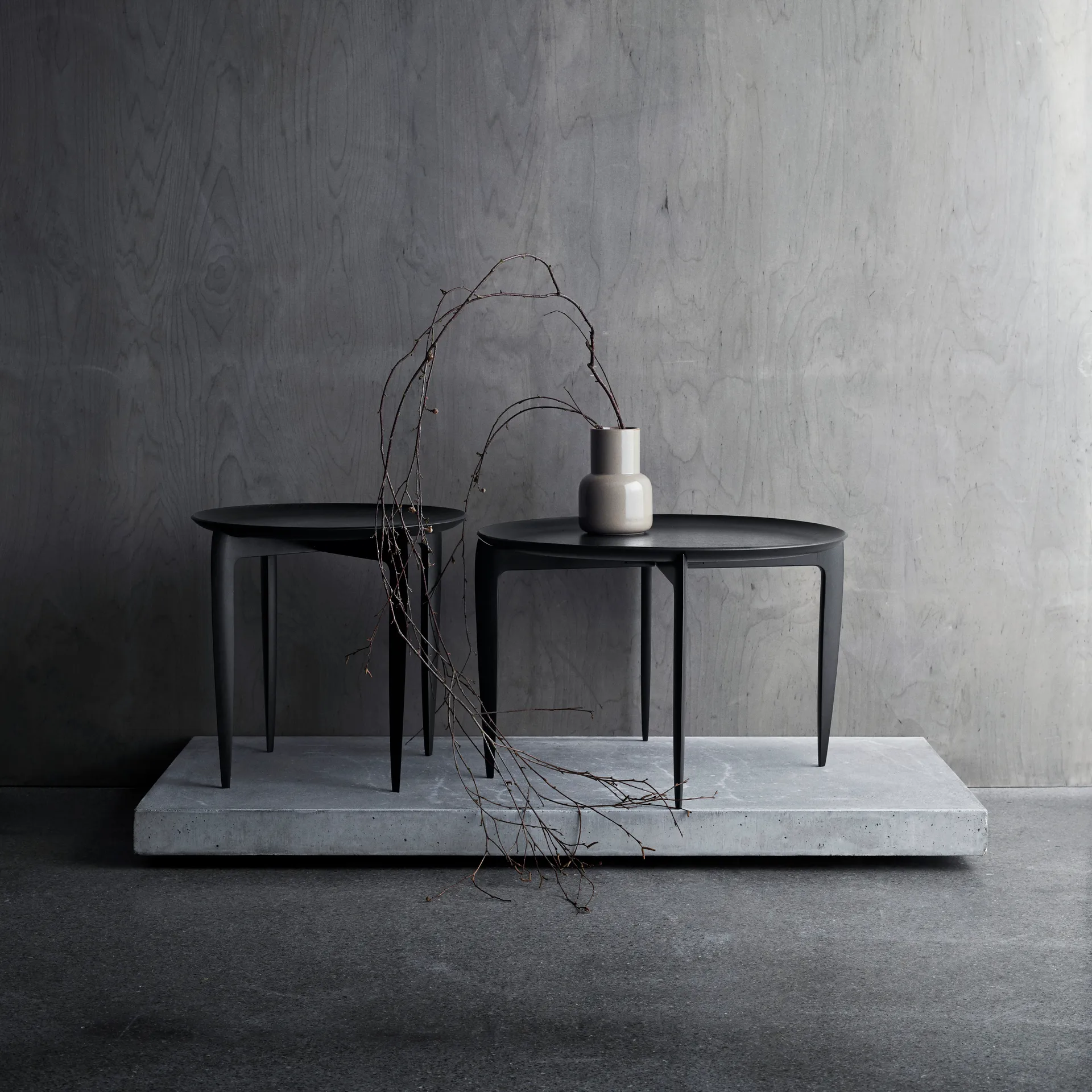 Foldable Tray 桌子 Ø 45 cm, 黑色 Fritz Hansen