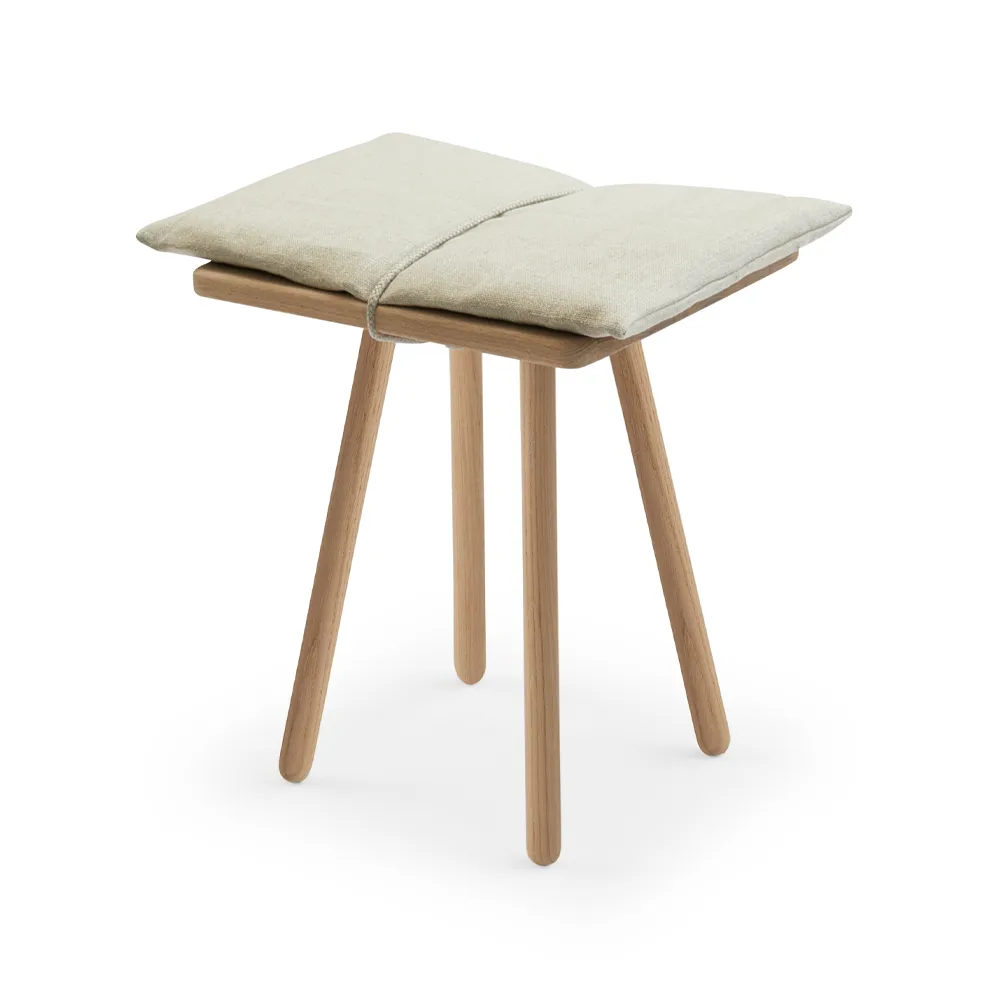 Georg 北欧简约风格凳子, 亚麻色_橡木色_untreated_incl. linen cushion Fritz Hansen