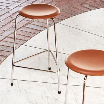 High Dot 吧台凳 皮革 - walnut - Fritz Hansen
