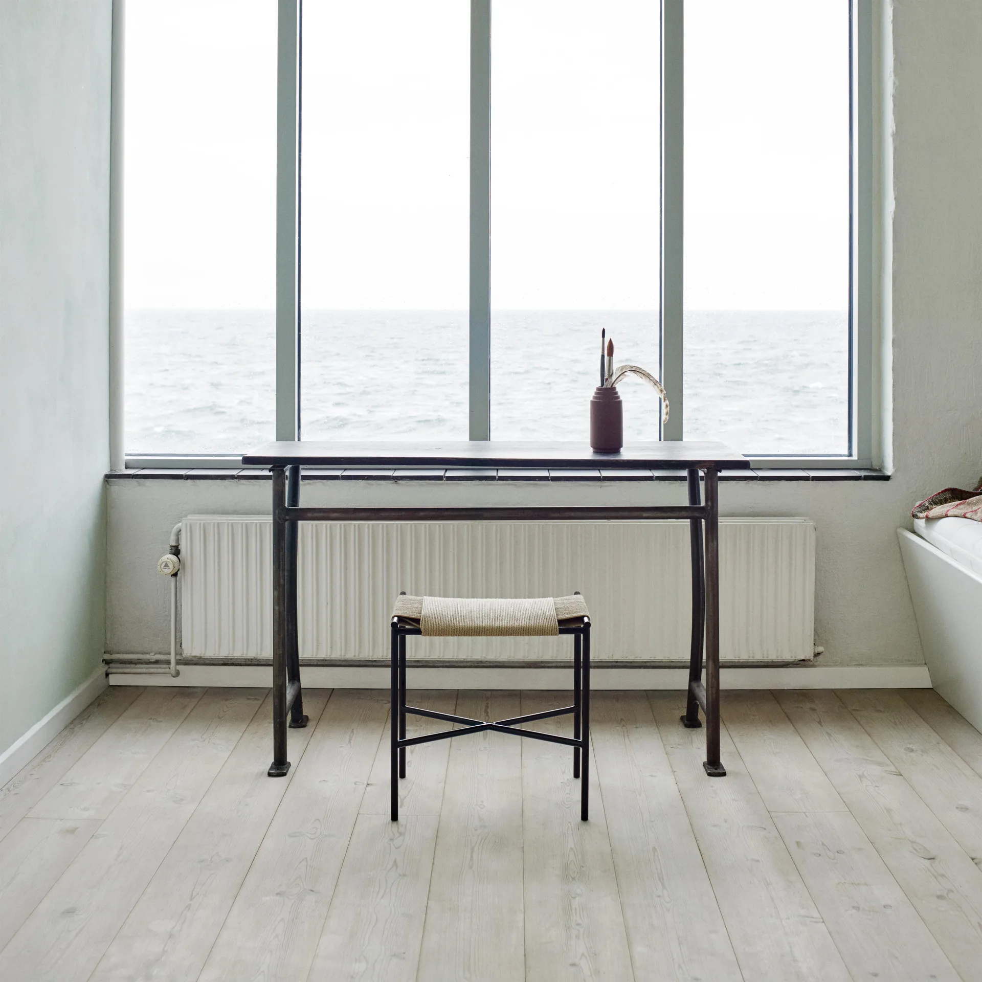 Vent 北欧风格圆形坐墩, 黑色 Fritz Hansen