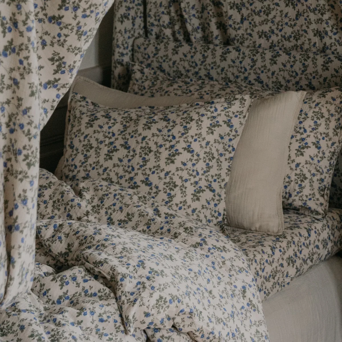 Dainty 蓝玫瑰 平纹细布 被套, 140x200cm Garbo&Friends