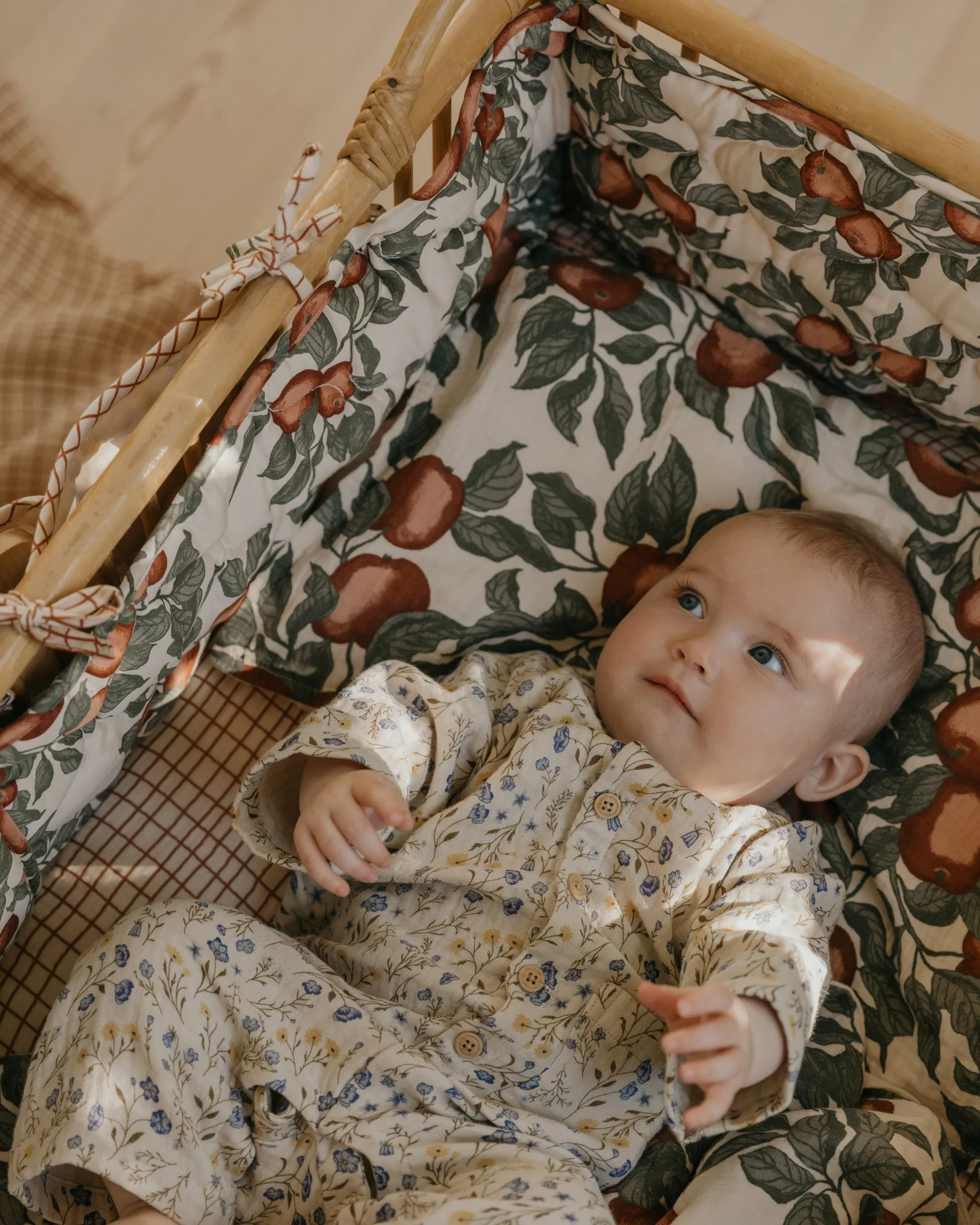 Pomme 苹果 缎面绗缝 婴儿床防撞床围, 360x30x0,5 cm Garbo&Friends