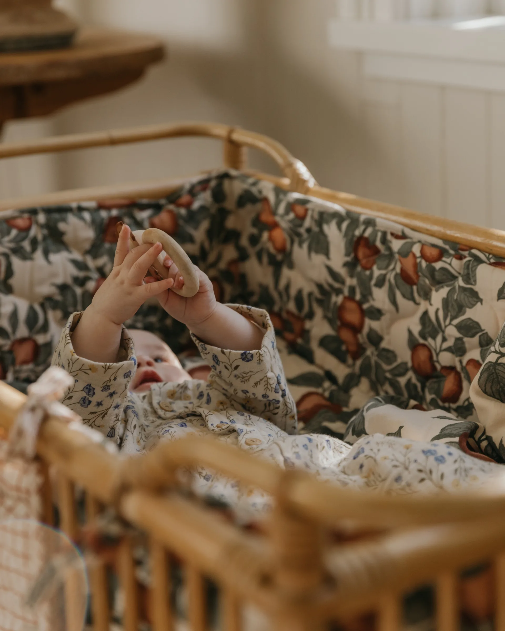 Pomme 苹果 缎面绗缝 婴儿床防撞床围, 360x30x0,5 cm Garbo&Friends