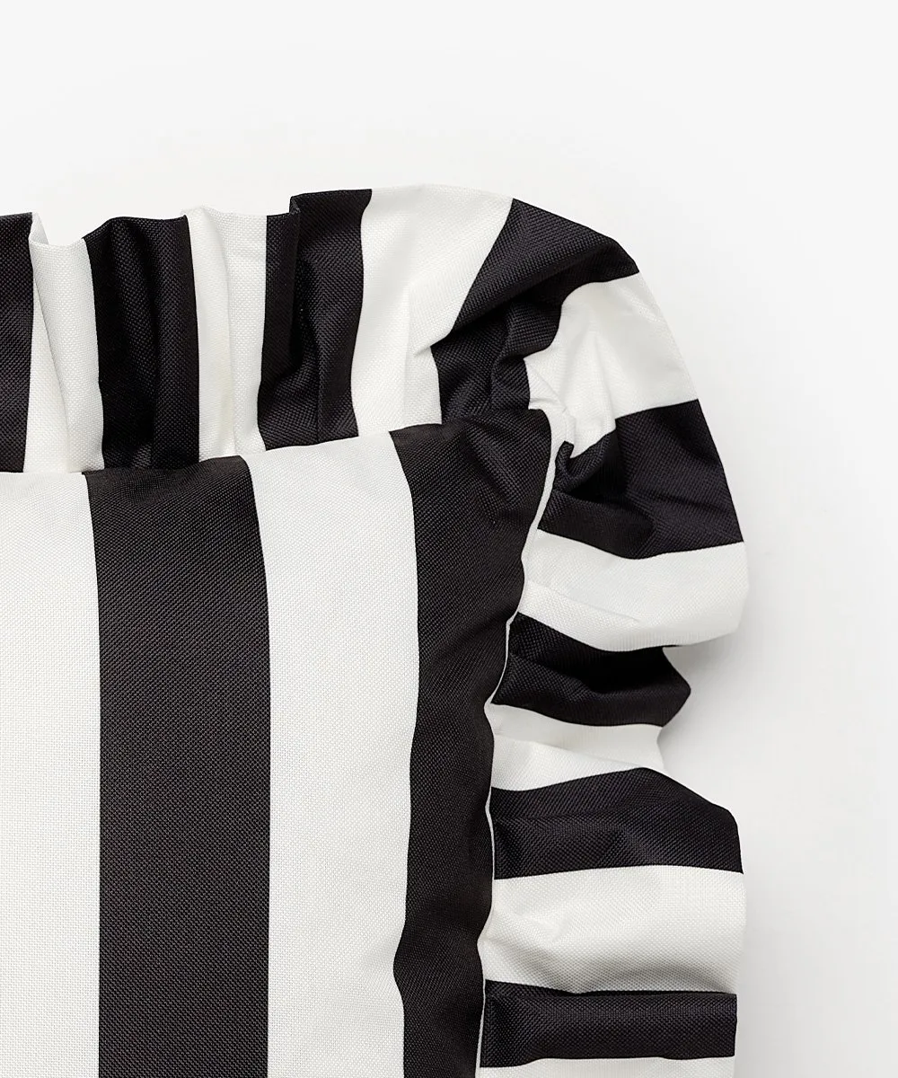 Garden Glory Outdoor 靠枕|靠垫 with frill 45x45 cm, 黑色-白色的 Garden Glory