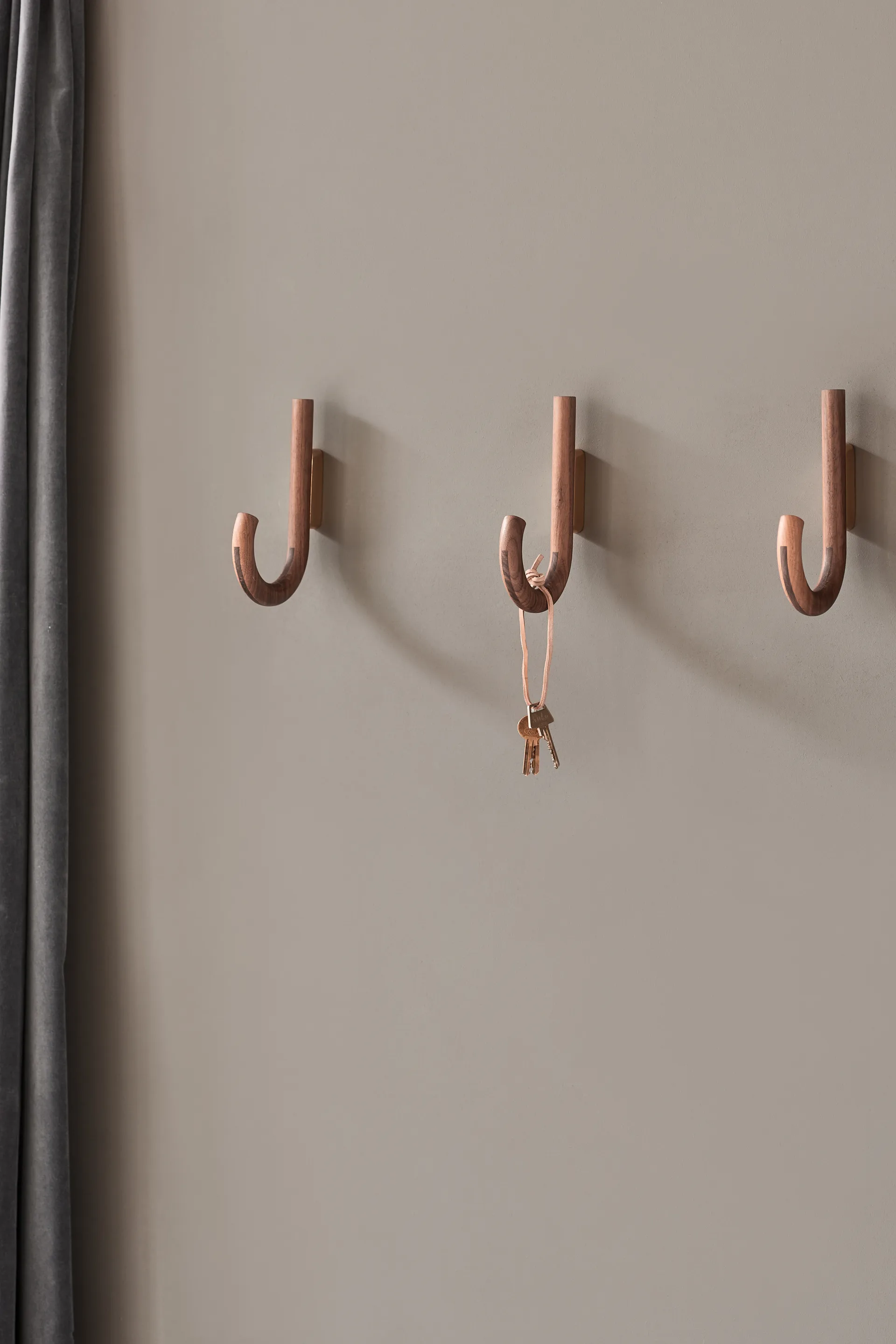 挂钩 挂钩 19 cm, 胡桃木-黄铜色 Gejst