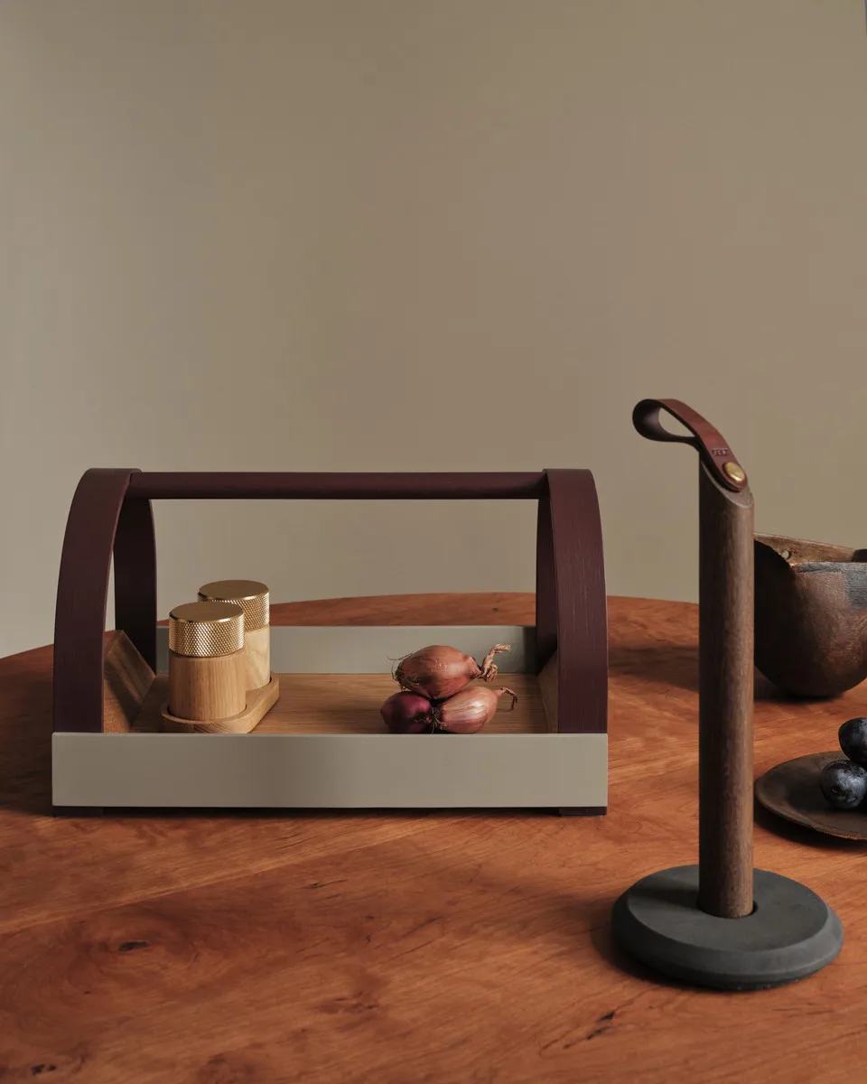 Kydo 托盘 with handles 40.5x27x23.5 cm, 自然木色-灰色 勃艮第酒红 Gejst