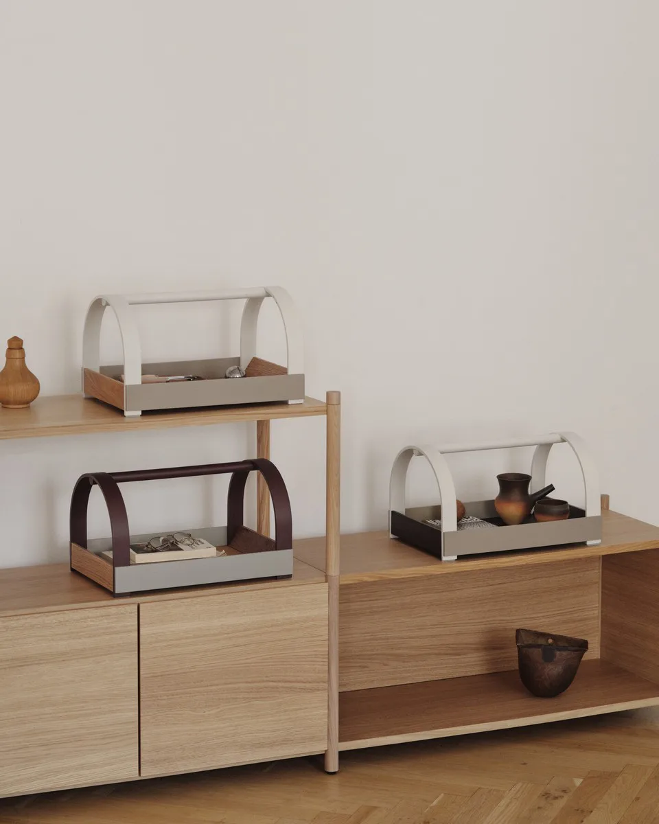 Kydo 托盘 with handles 40.5x27x23.5 cm, Dark 自然木色-米色 白色 Gejst