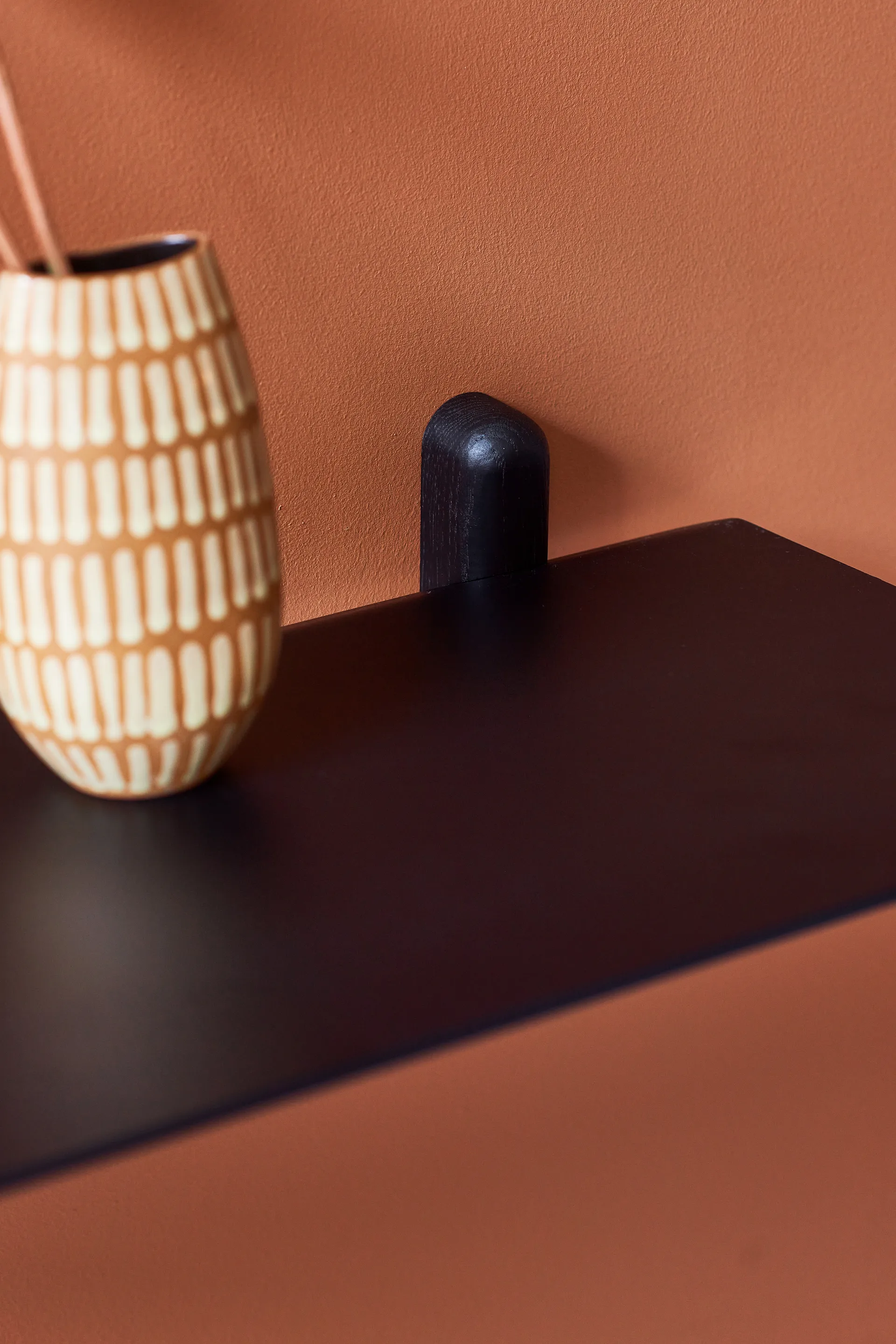 Nivo系列 墙面架 G 大, 亮黑色白蜡木-黑色 Gejst