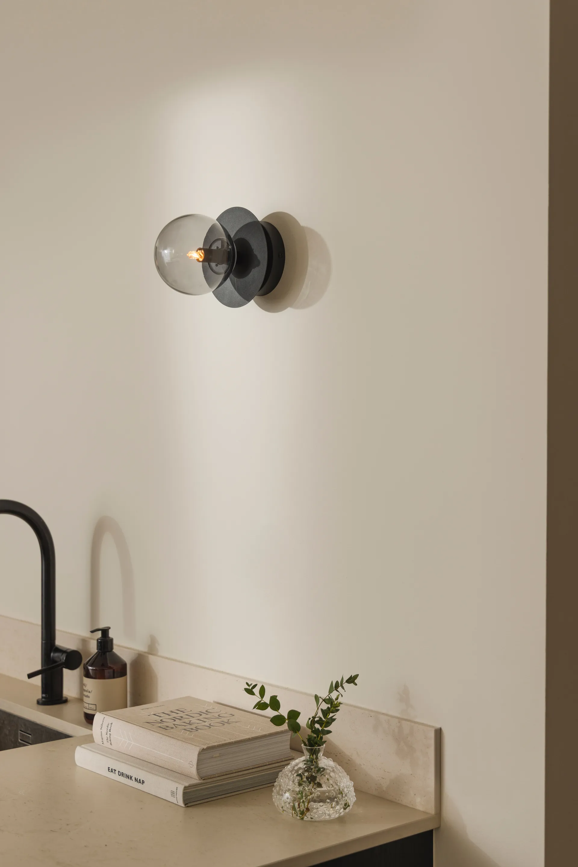 Art Deco ceiling, 黑色-烟熏 Globen Lighting