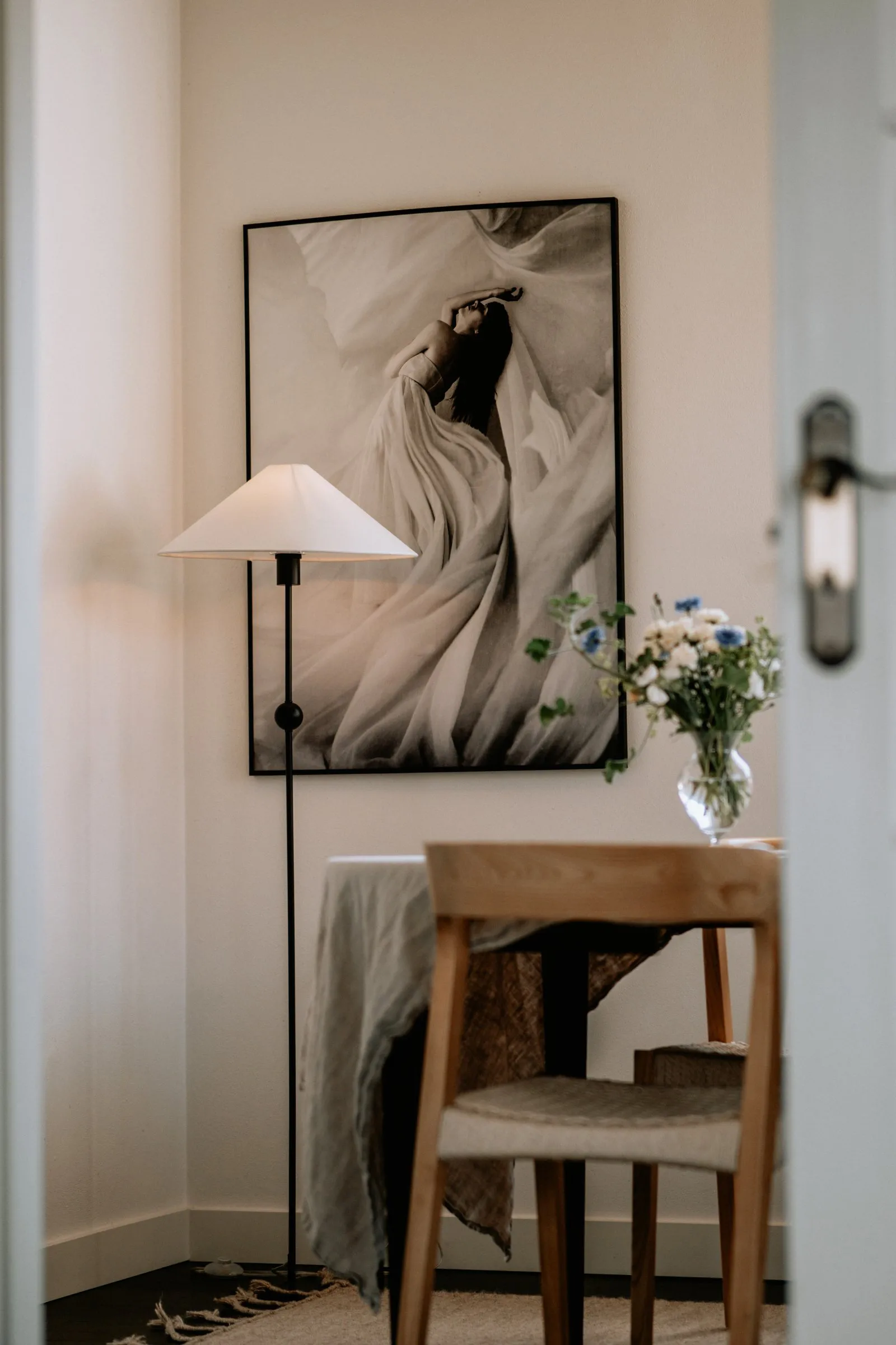 Astrid 灯座 130 cm, Black Globen Lighting