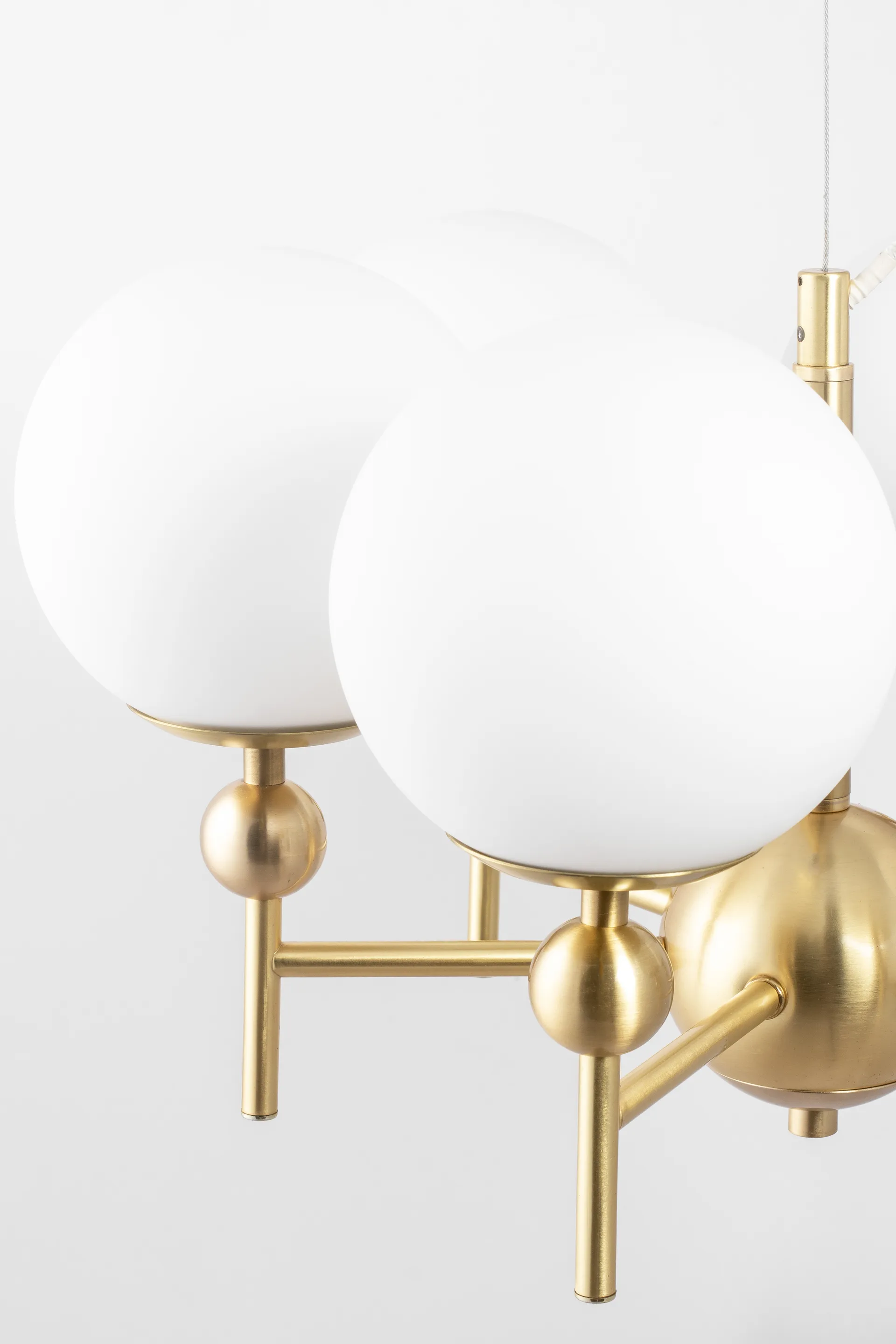 Astrid 吊灯 Ø50 cm, Brushed brass-白色 Globen Lighting