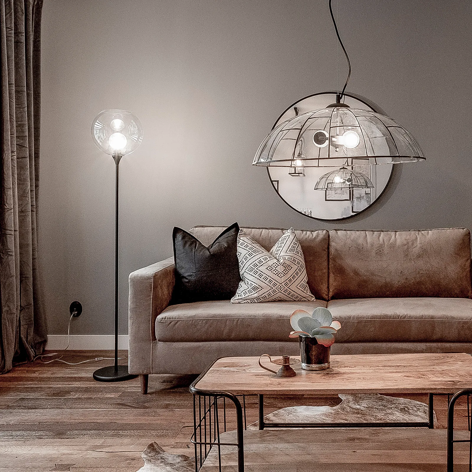 Bowl 落地灯, 黑色 Globen Lighting