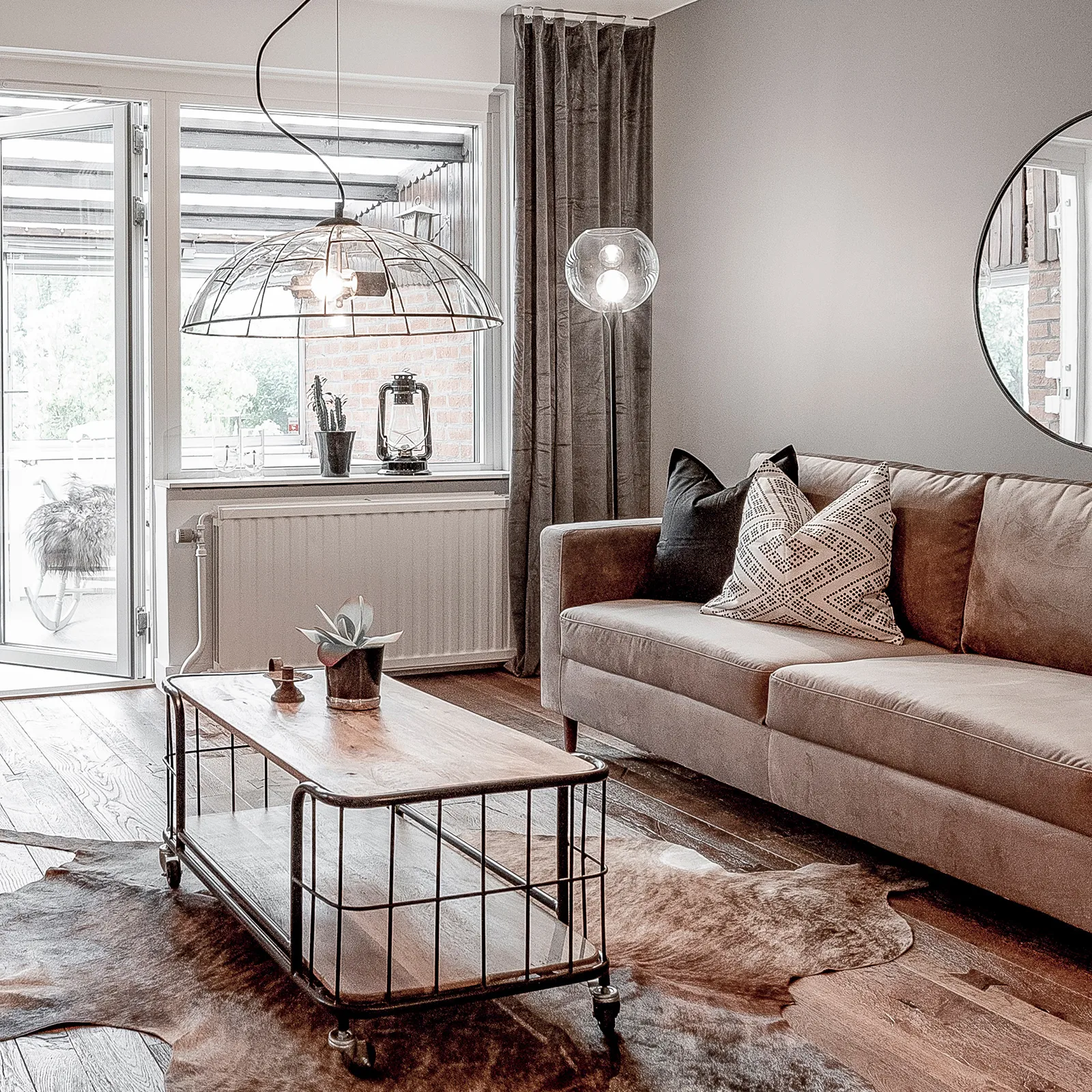 Bowl 落地灯, 黑色 Globen Lighting