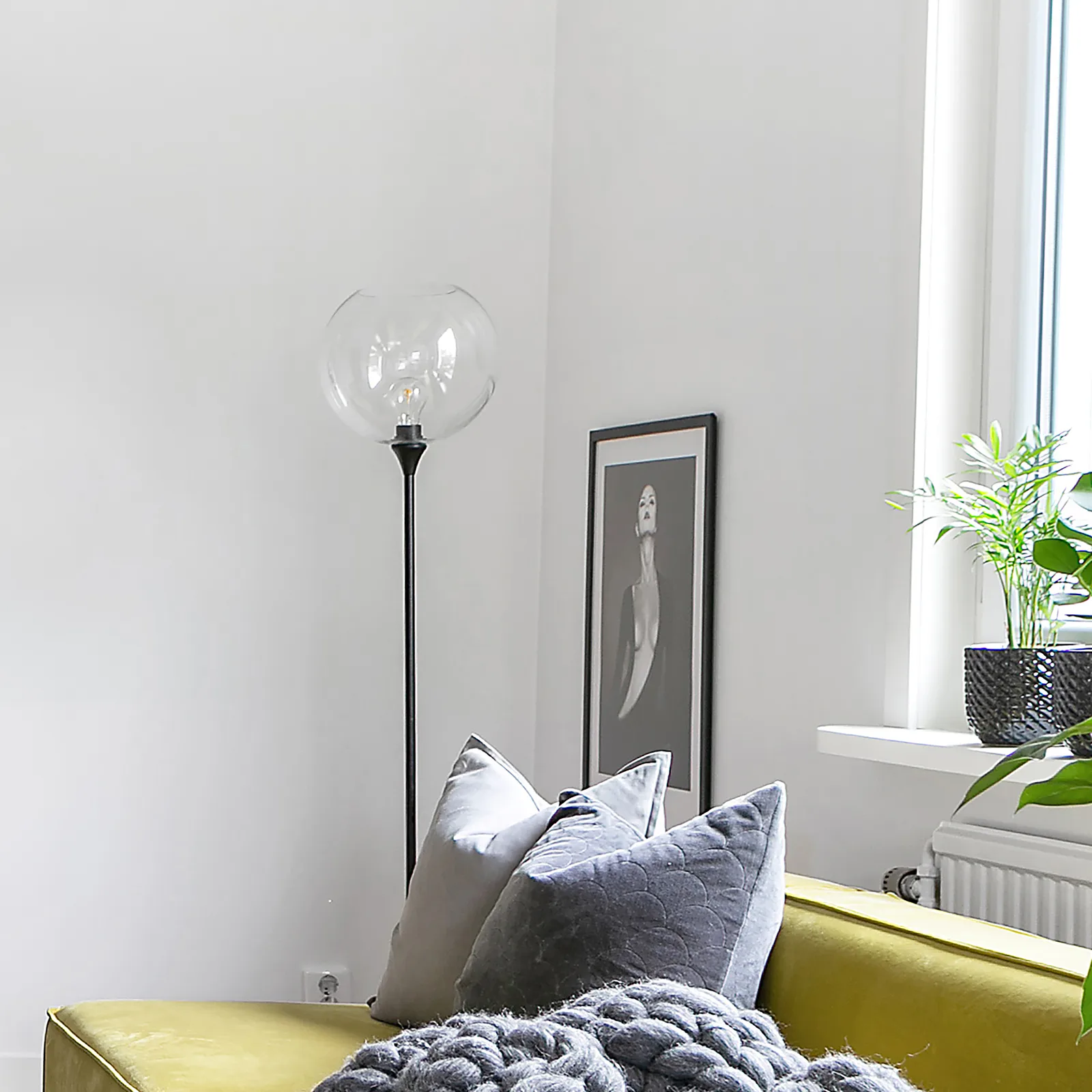 Bowl 落地灯, 黑色 Globen Lighting