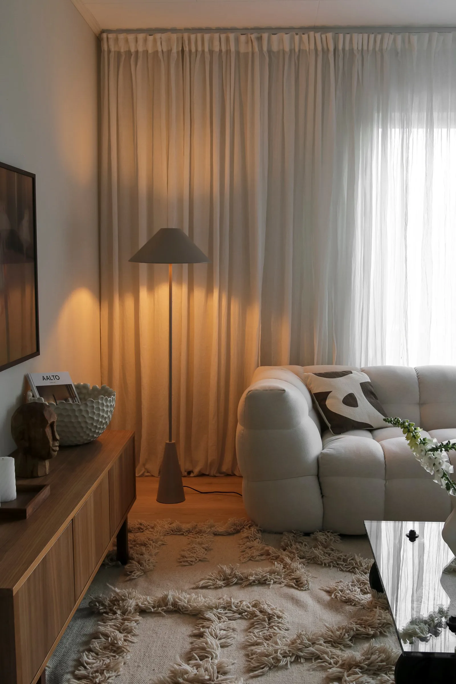 Cannes 落地灯 140 cm, 浅泥色 Globen Lighting