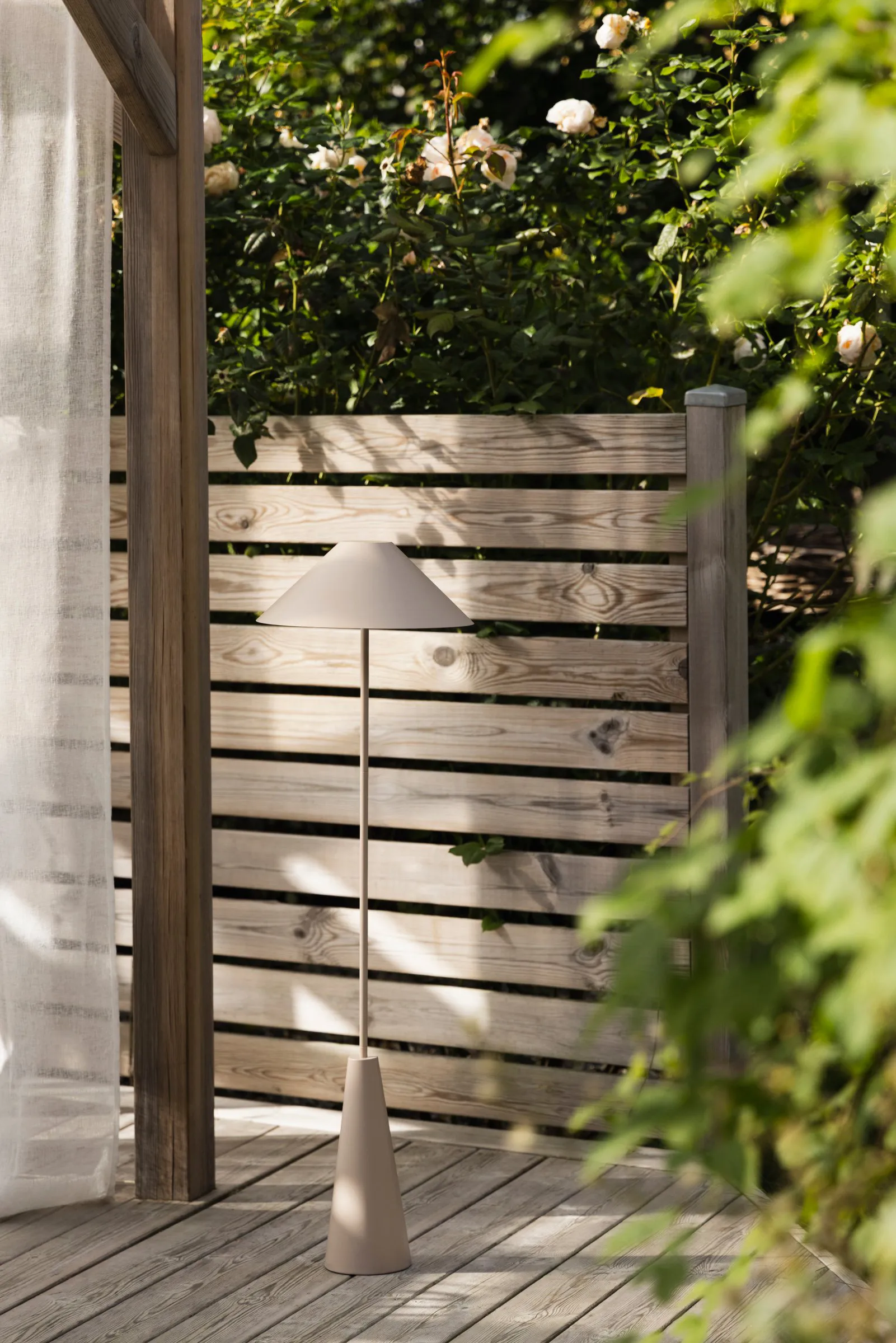 Cannes 便携 落地灯, Mud Globen Lighting