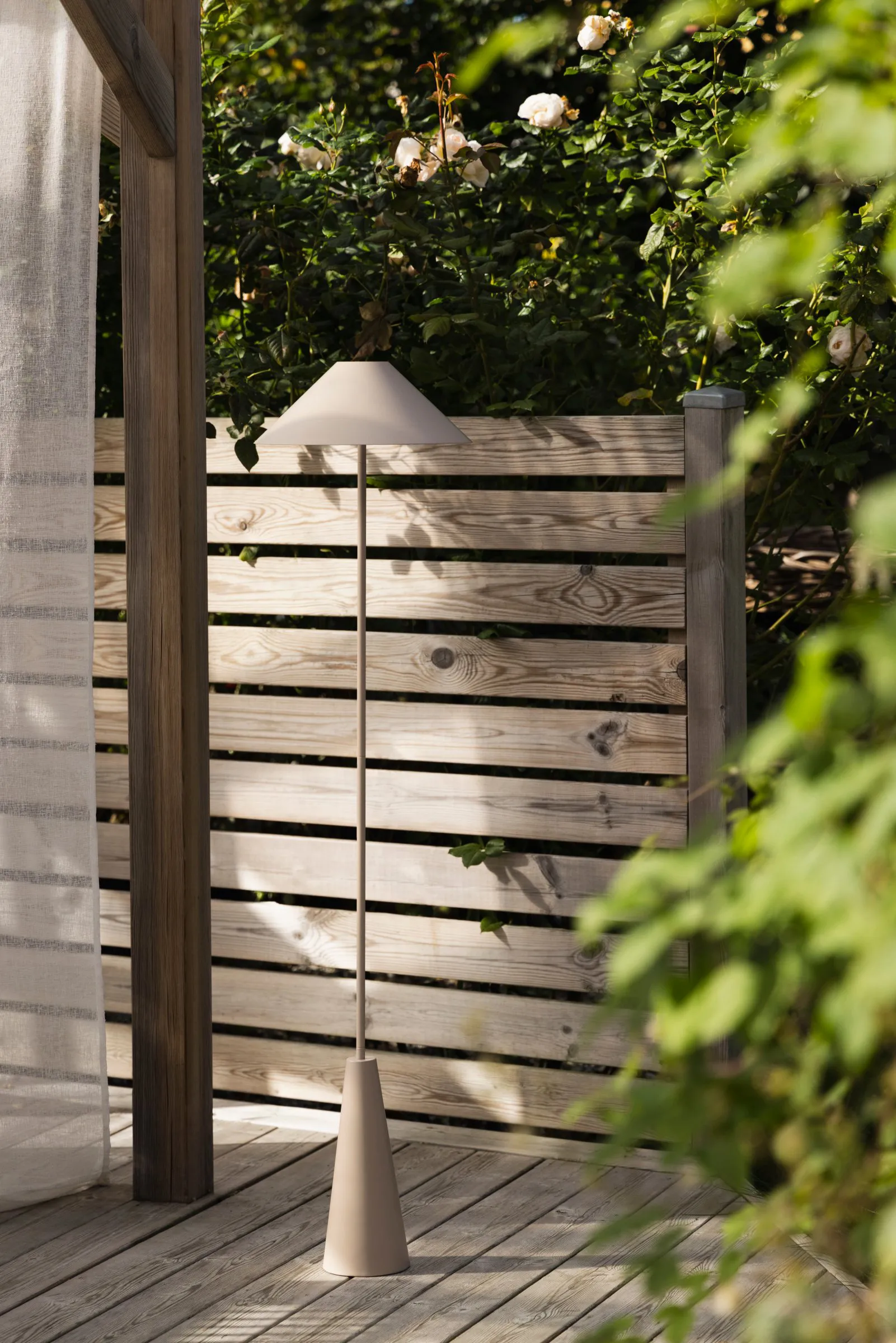 Cannes 便携 落地灯, Mud Globen Lighting