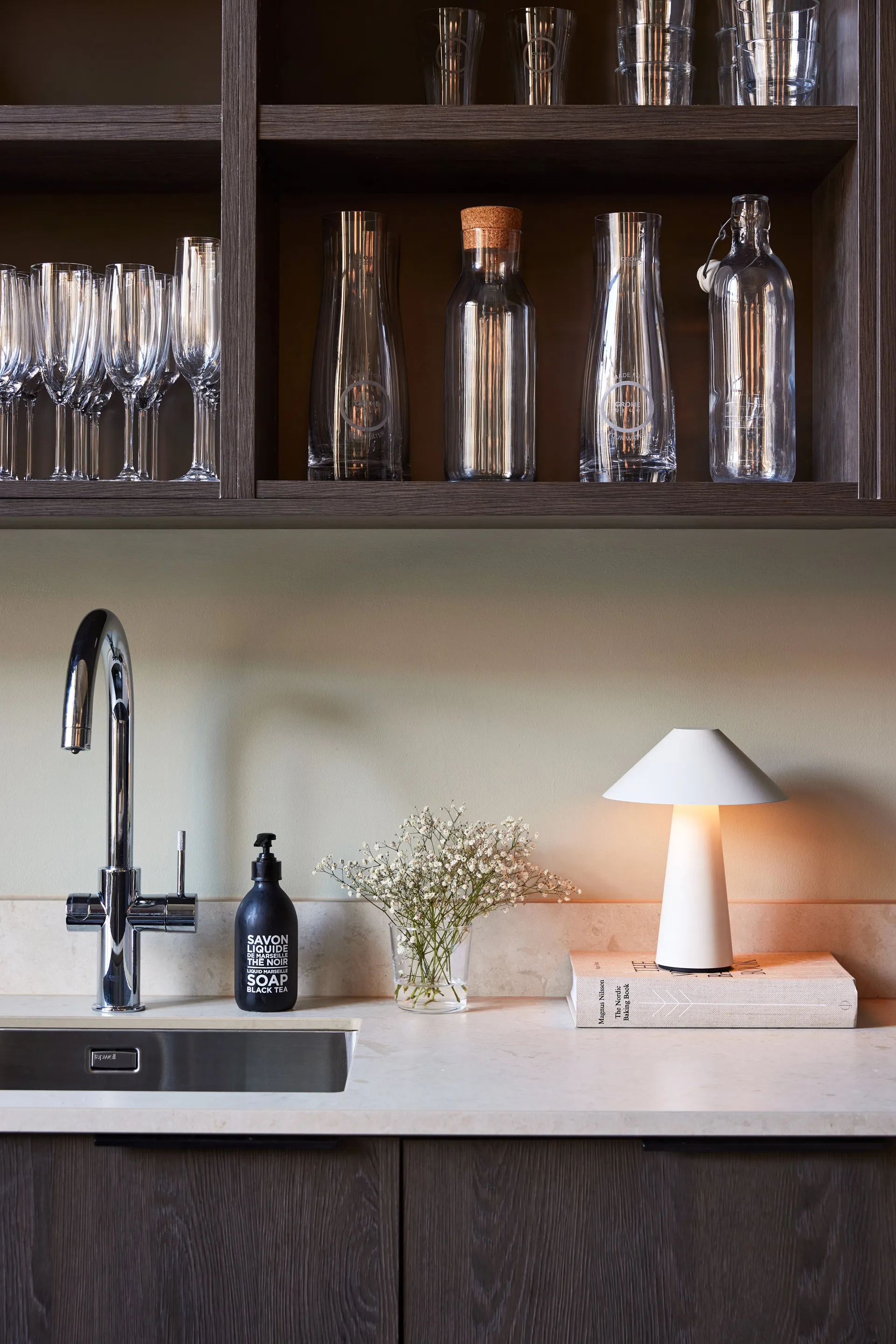 Cannes 戛纳系列无线便携充电台灯, 白色 Globen Lighting