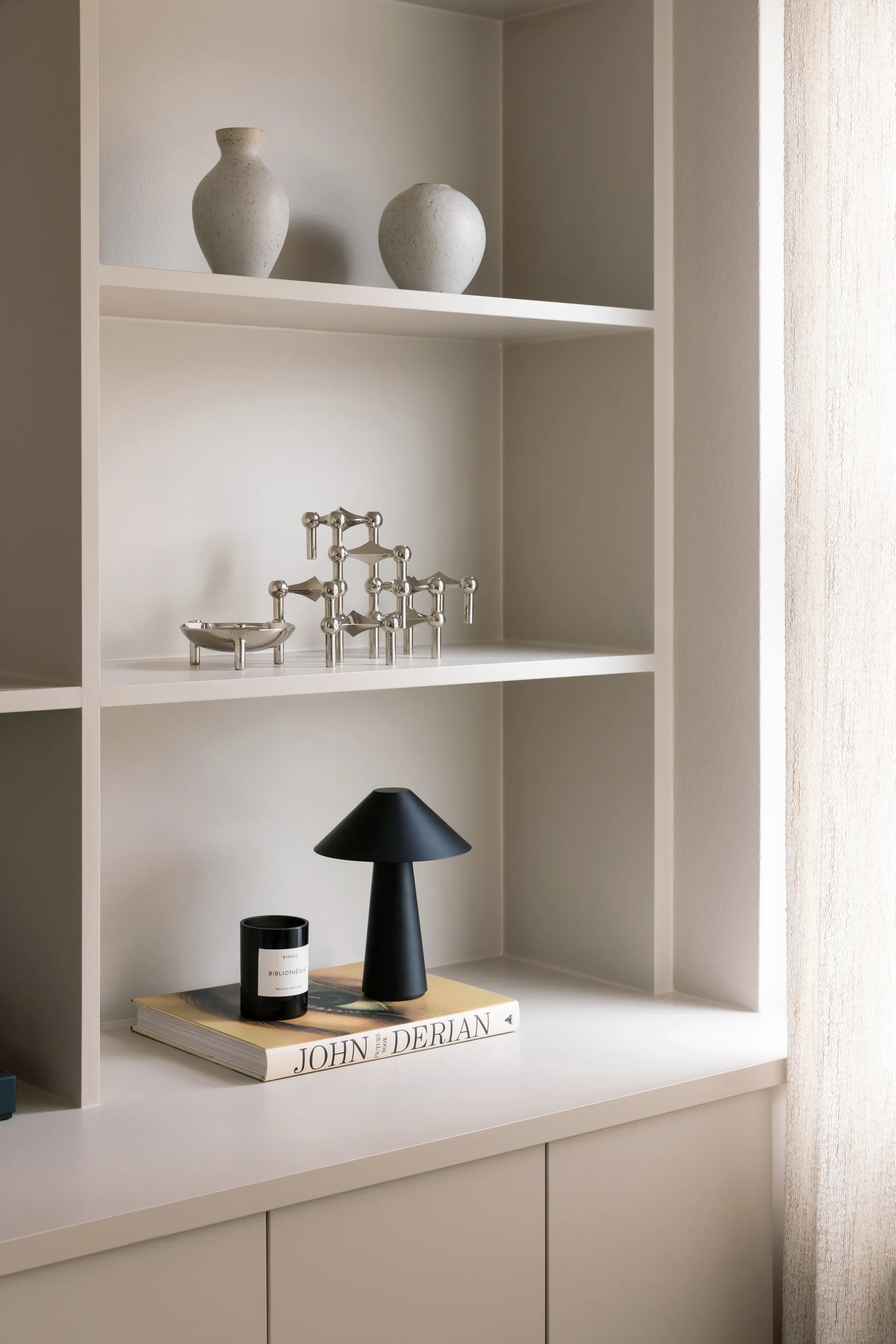 Cannes 戛纳系列无线便携充电台灯, 黑色 Globen Lighting