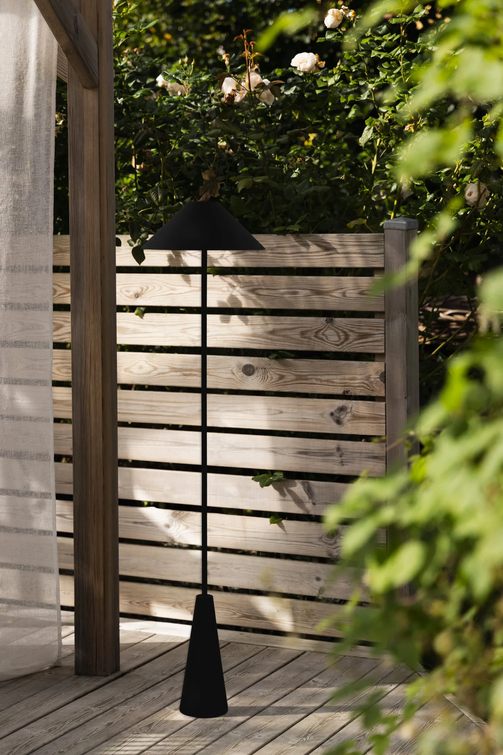 Cannes 便携 落地灯, 黑色 Globen Lighting