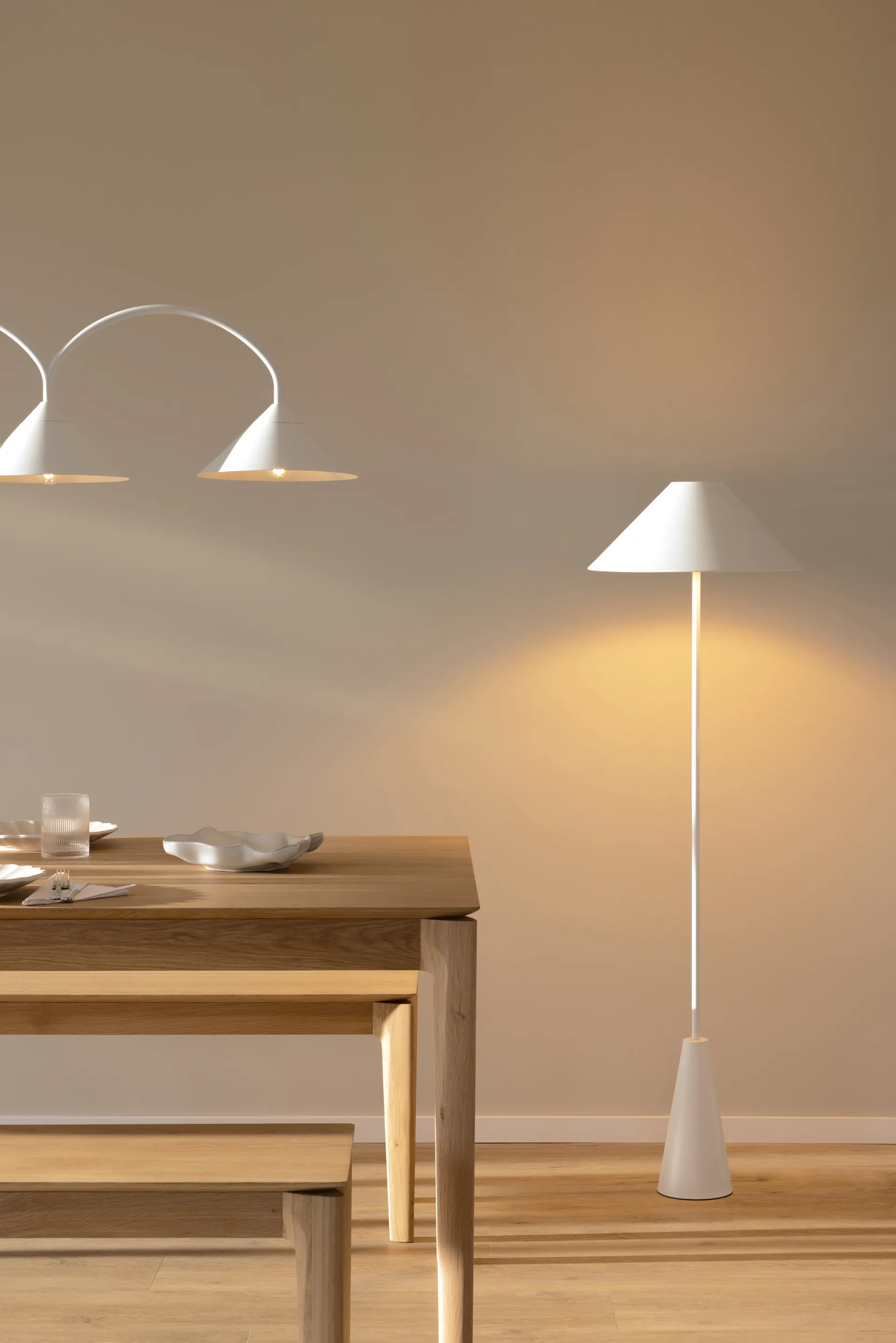 Cannes落地灯140cm, 白色 Globen Lighting