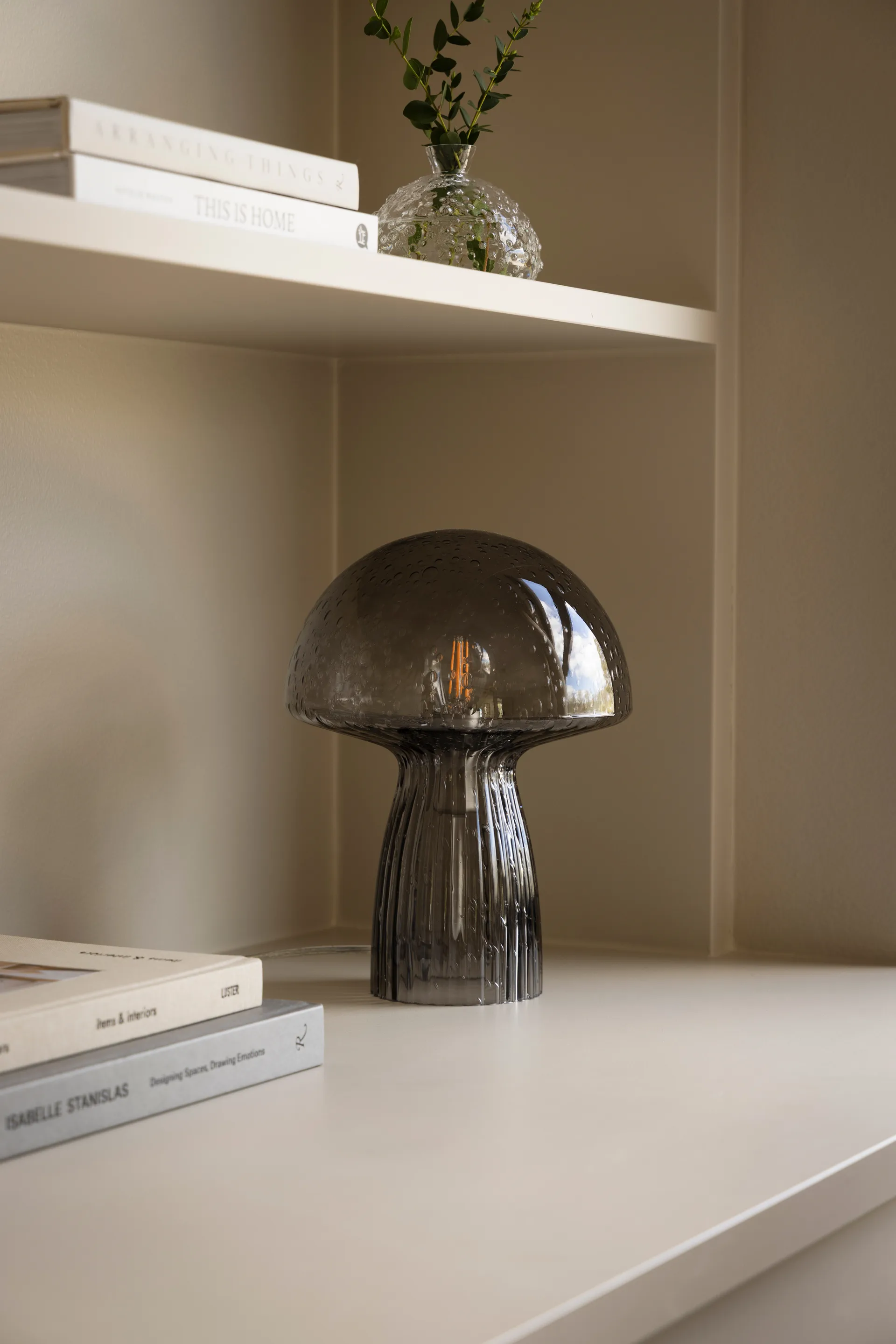 Fungo 特别版烟灰色台灯, 直径22cm_高30cm Globen Lighting