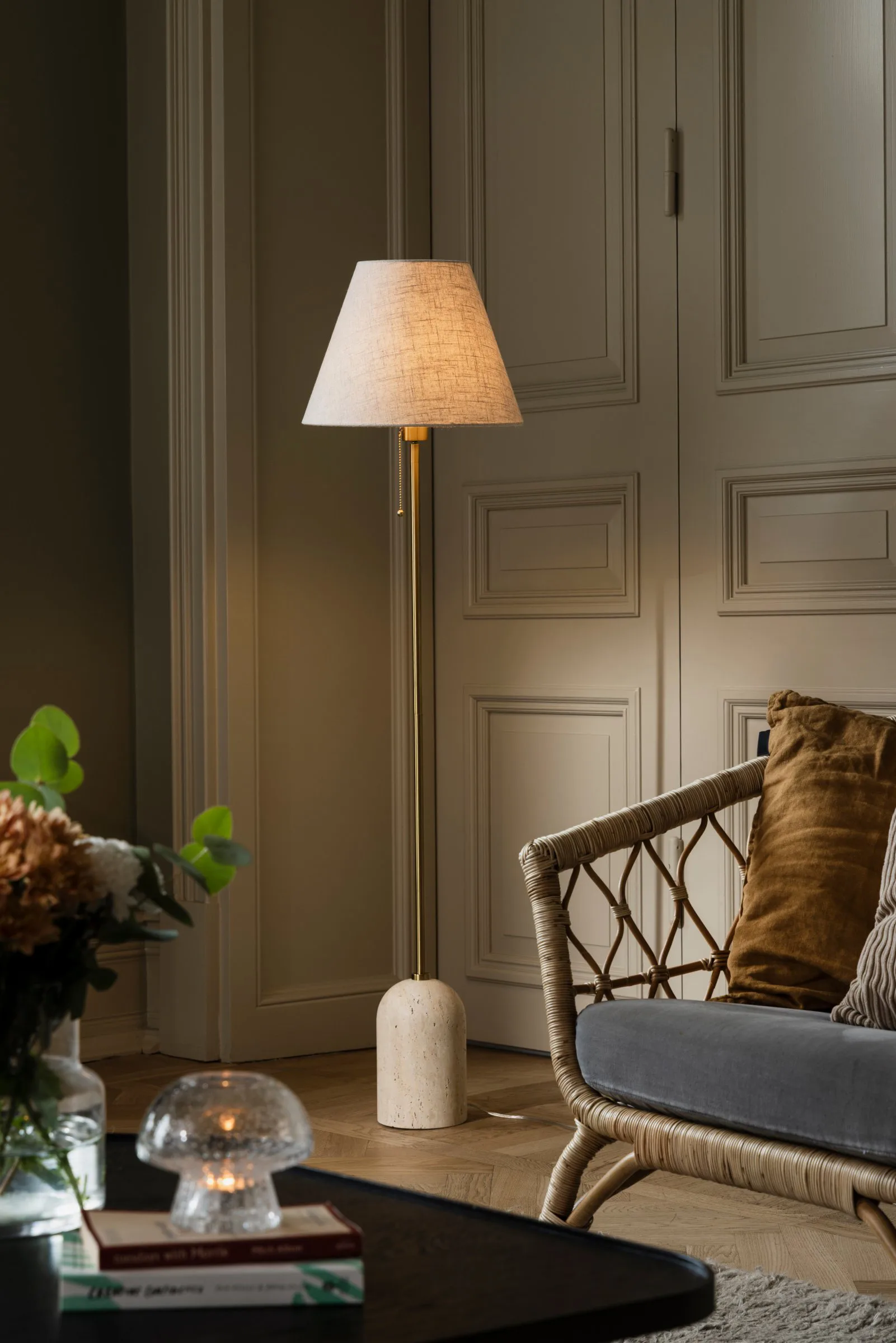 Gino 落地灯, 米色 travertine Globen Lighting