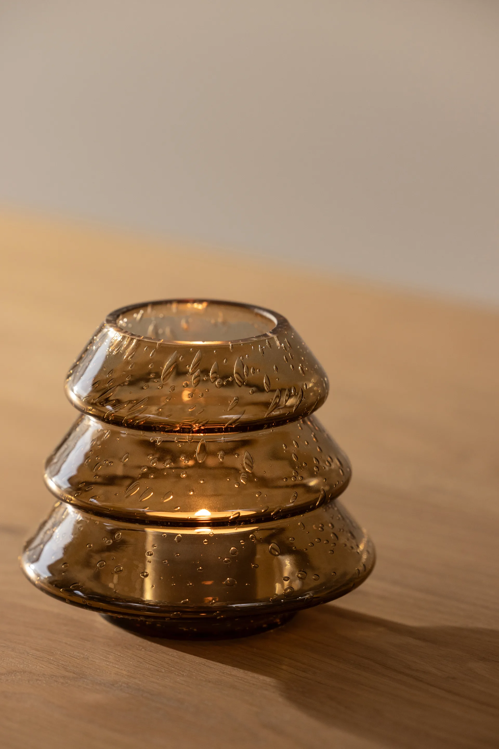 Gran 12 tealight holders, 褐色 Globen Lighting