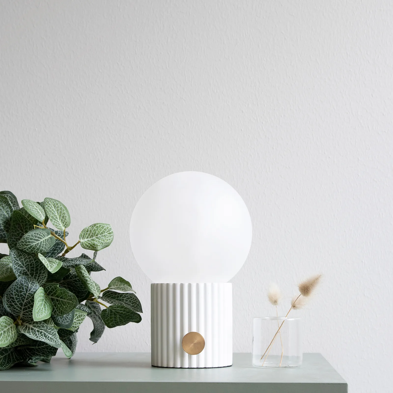 Hubble台灯 Ø15cm, 白色 Globen Lighting