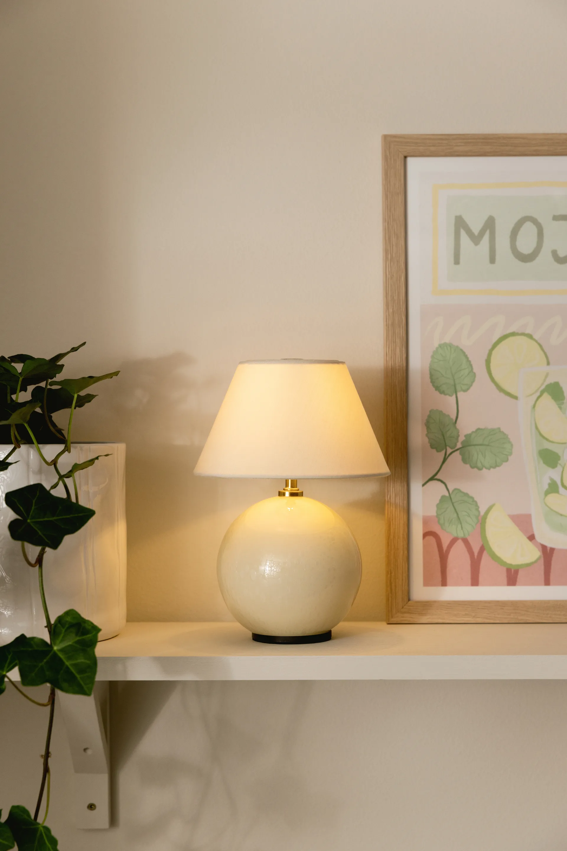 Iris 16 鸢尾系列 便携台灯, 奶油色 Globen Lighting